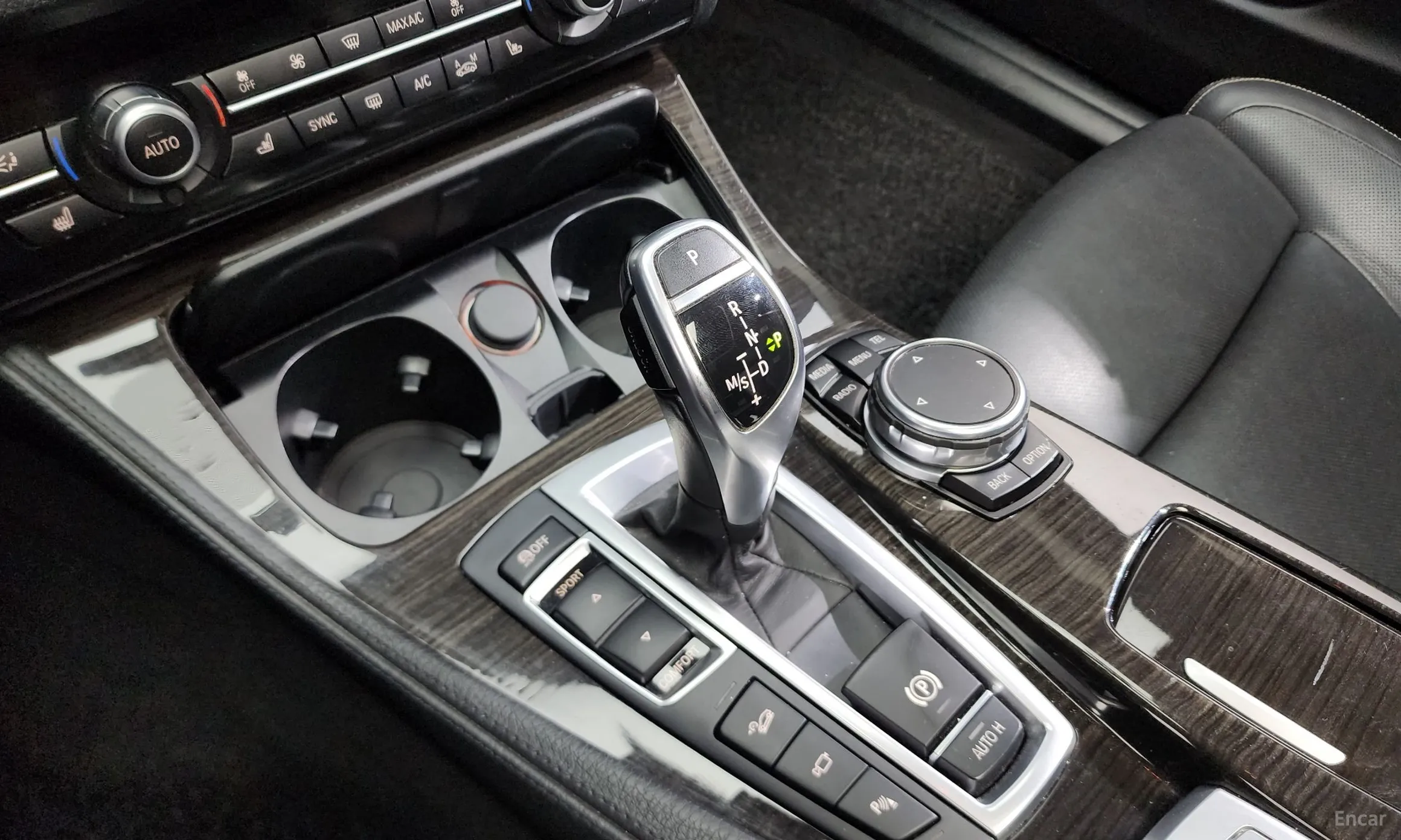 BMW 5 Series (F10) превью 9