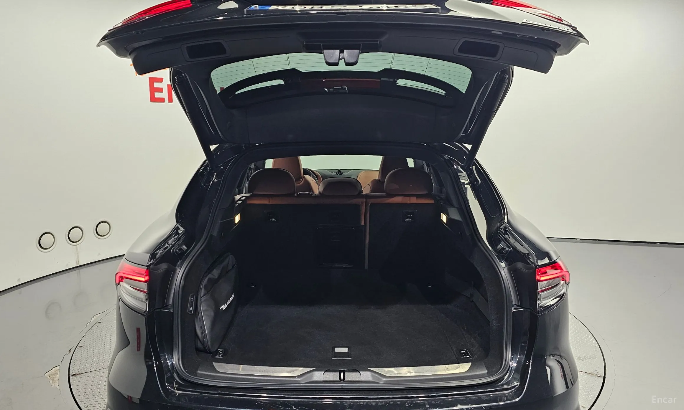 Maserati Levante превью 20