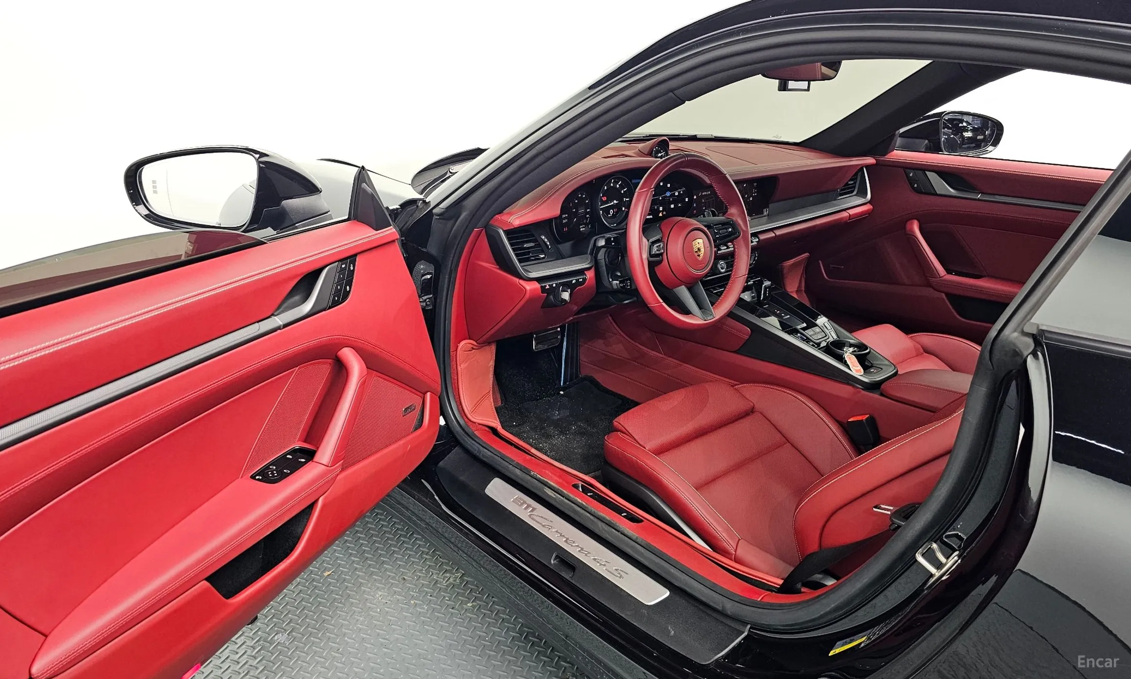 Porsche 911 (992) превью 12