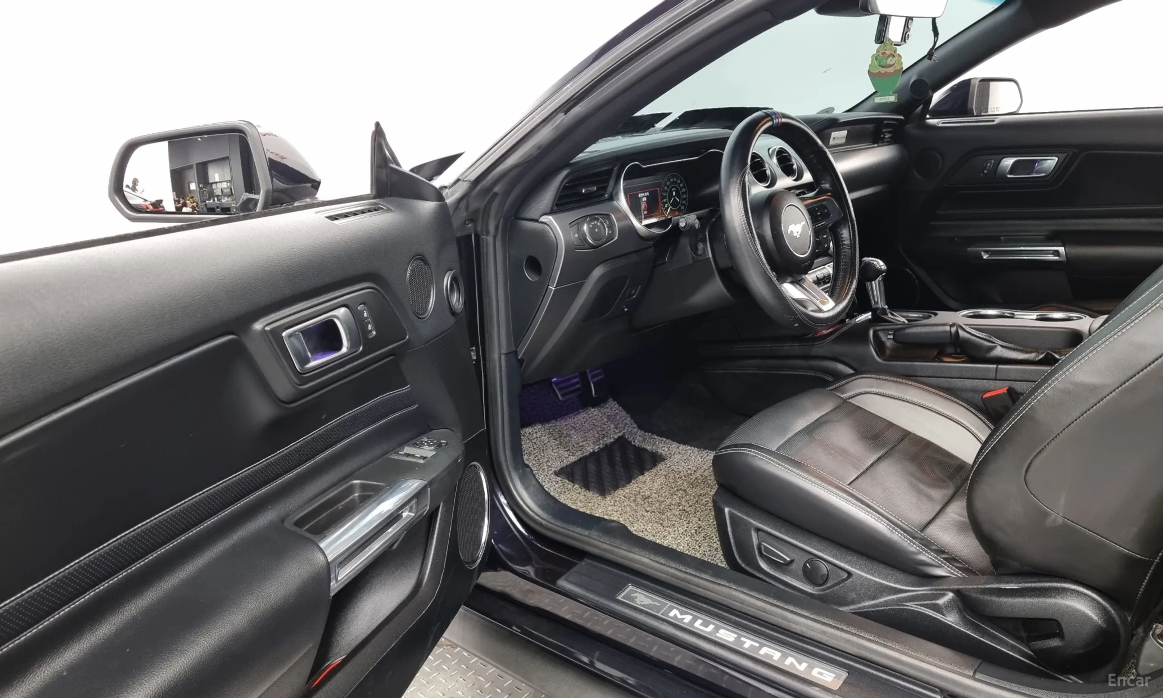 Ford Mustang превью 10
