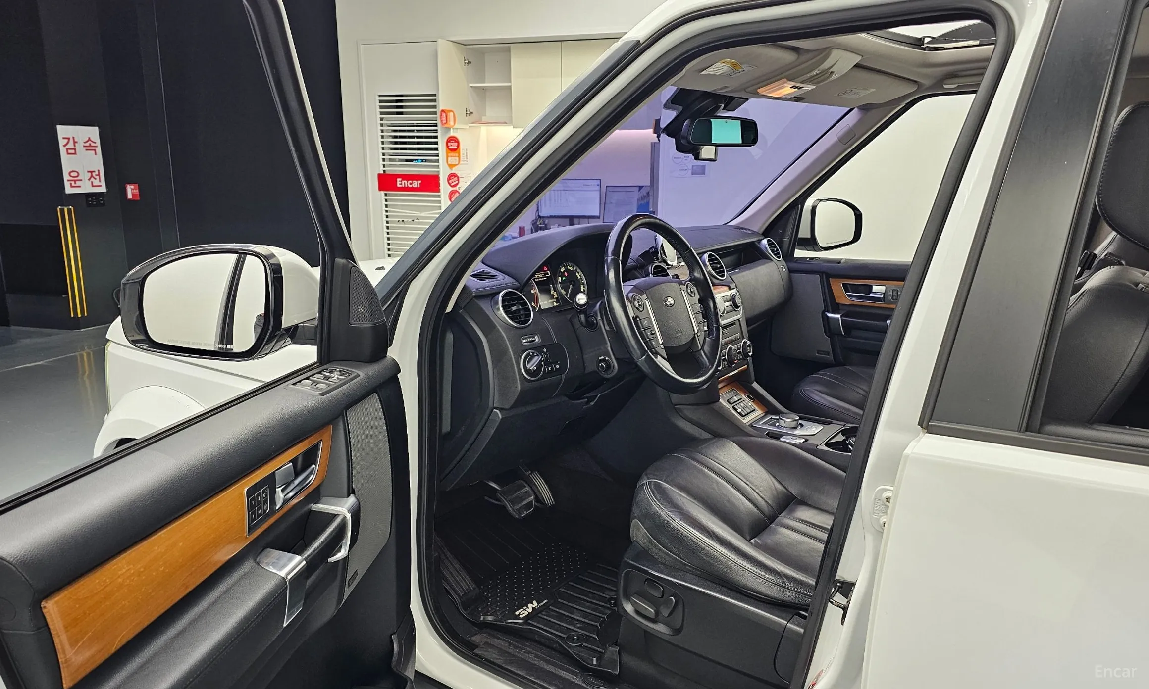 Land Rover Discovery 4 превью 11