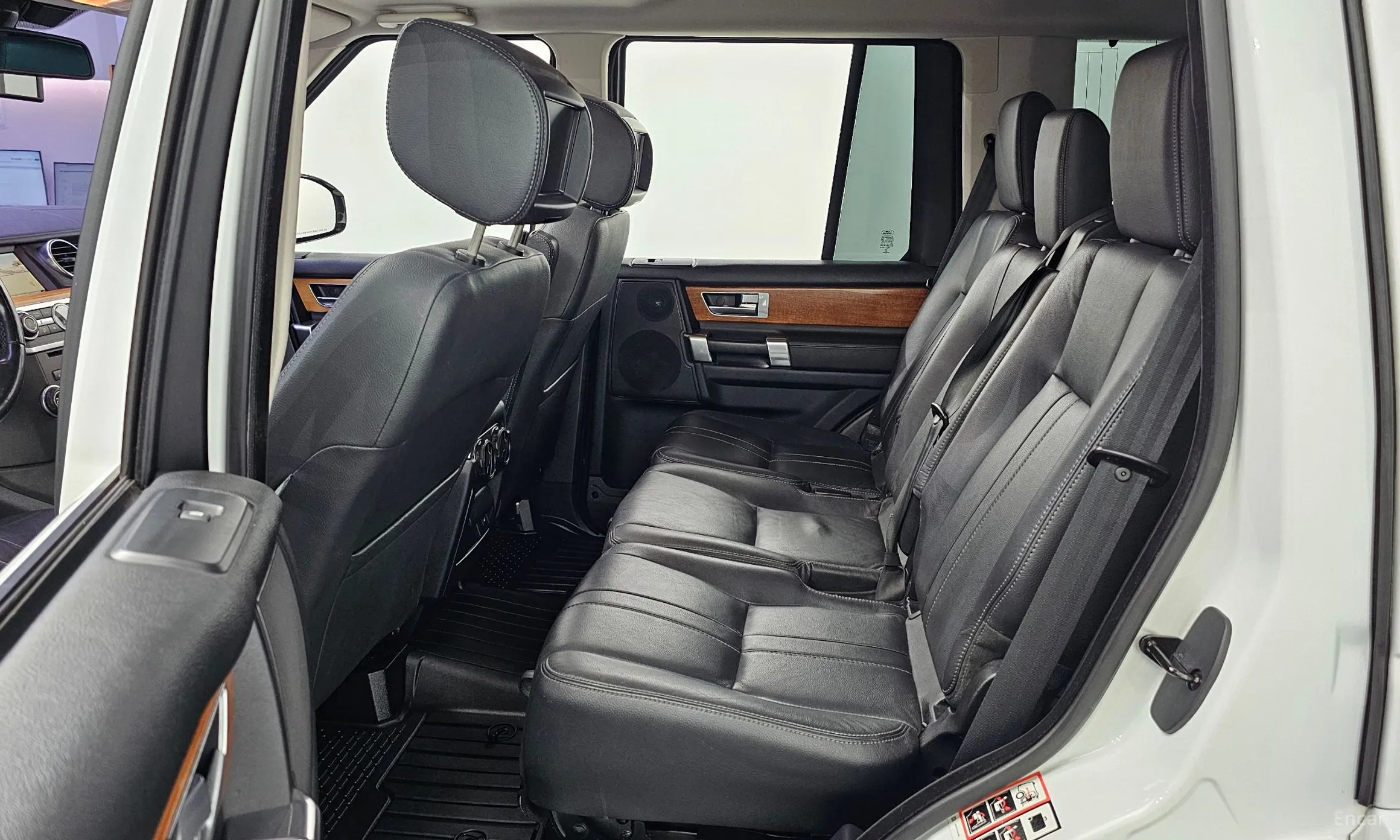 Land Rover Discovery 4 превью 13