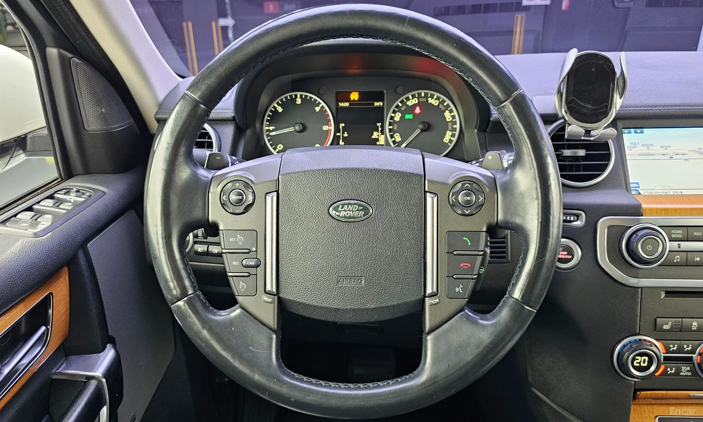Land Rover Discovery 4 превью 14