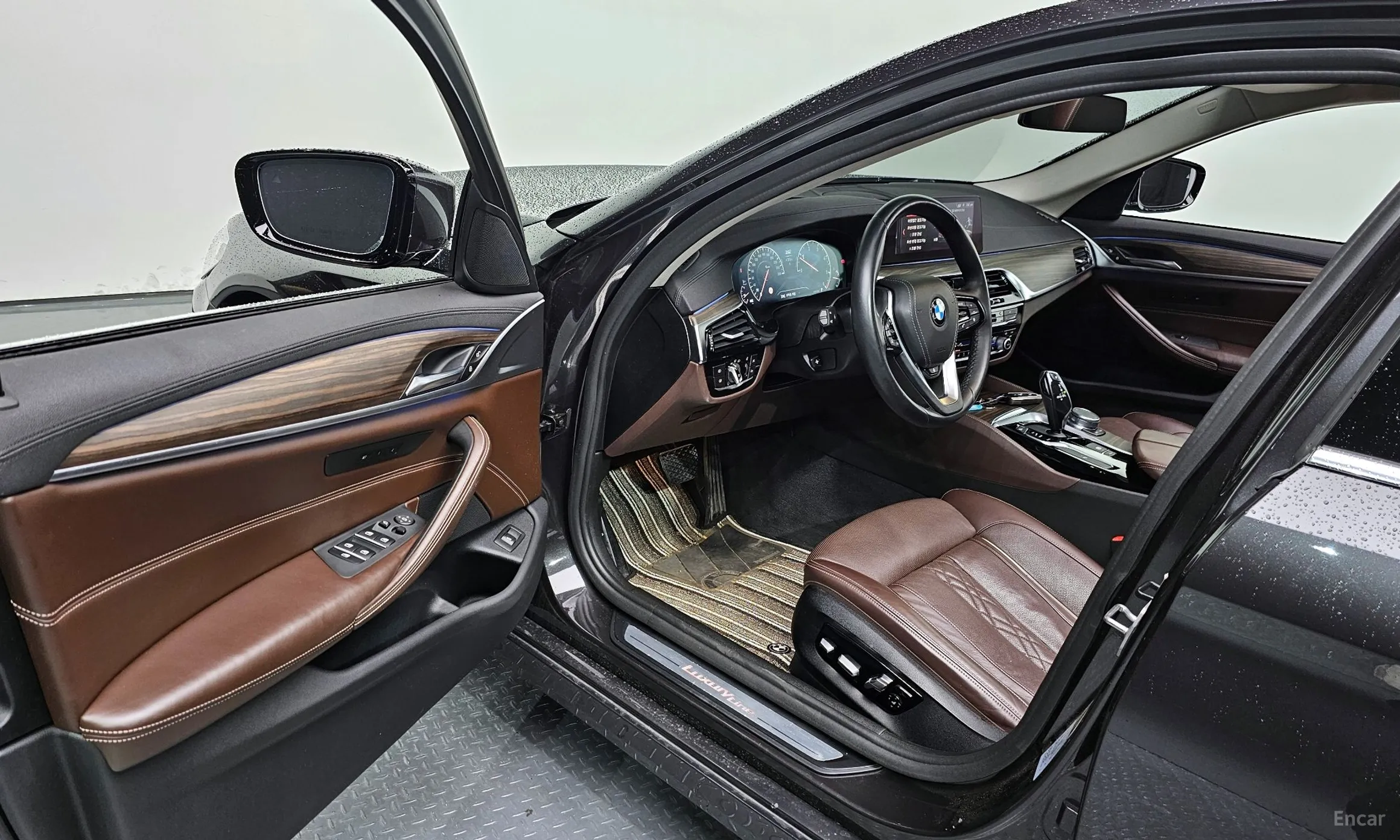BMW 5 Series (G30) превью 11