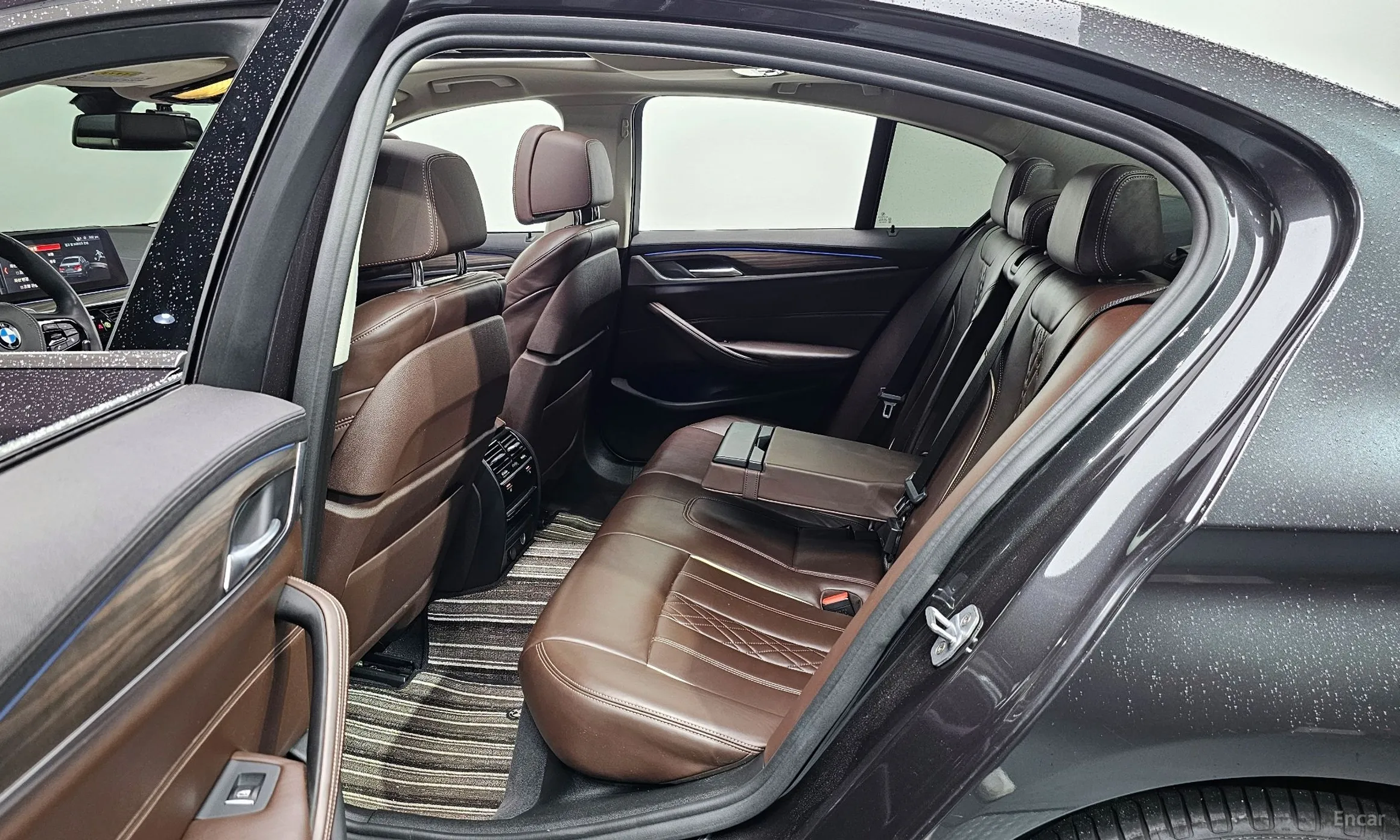 BMW 5 Series (G30) превью 12