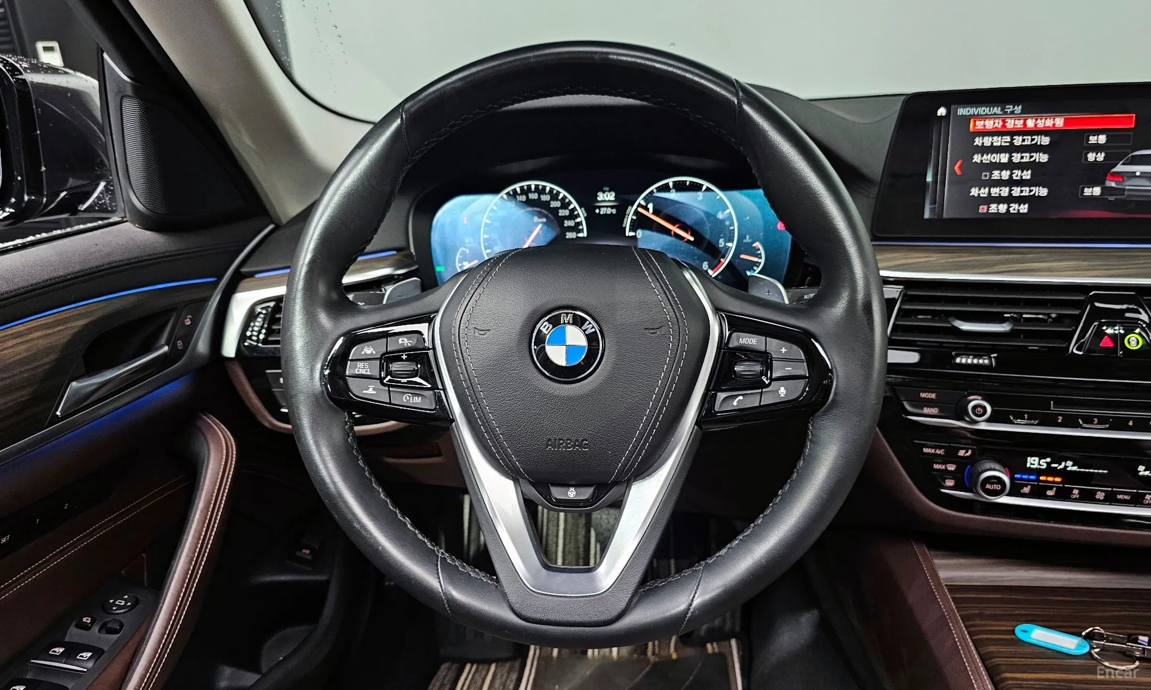 BMW 5 Series (G30) превью 13