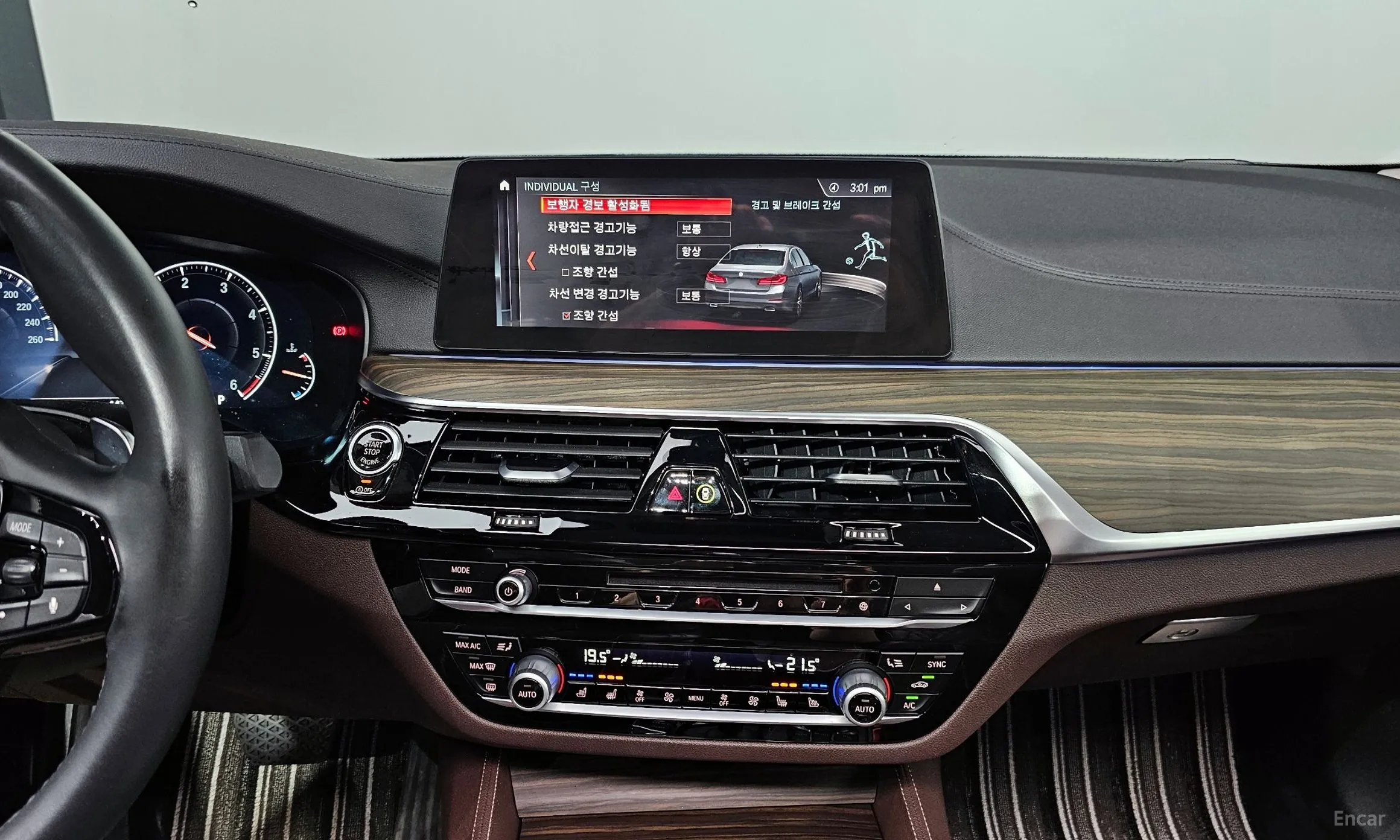 BMW 5 Series (G30) превью 16