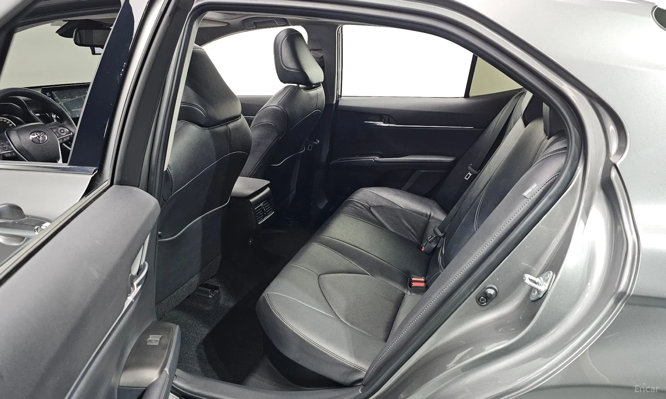 Toyota Camry (XV70) превью 18