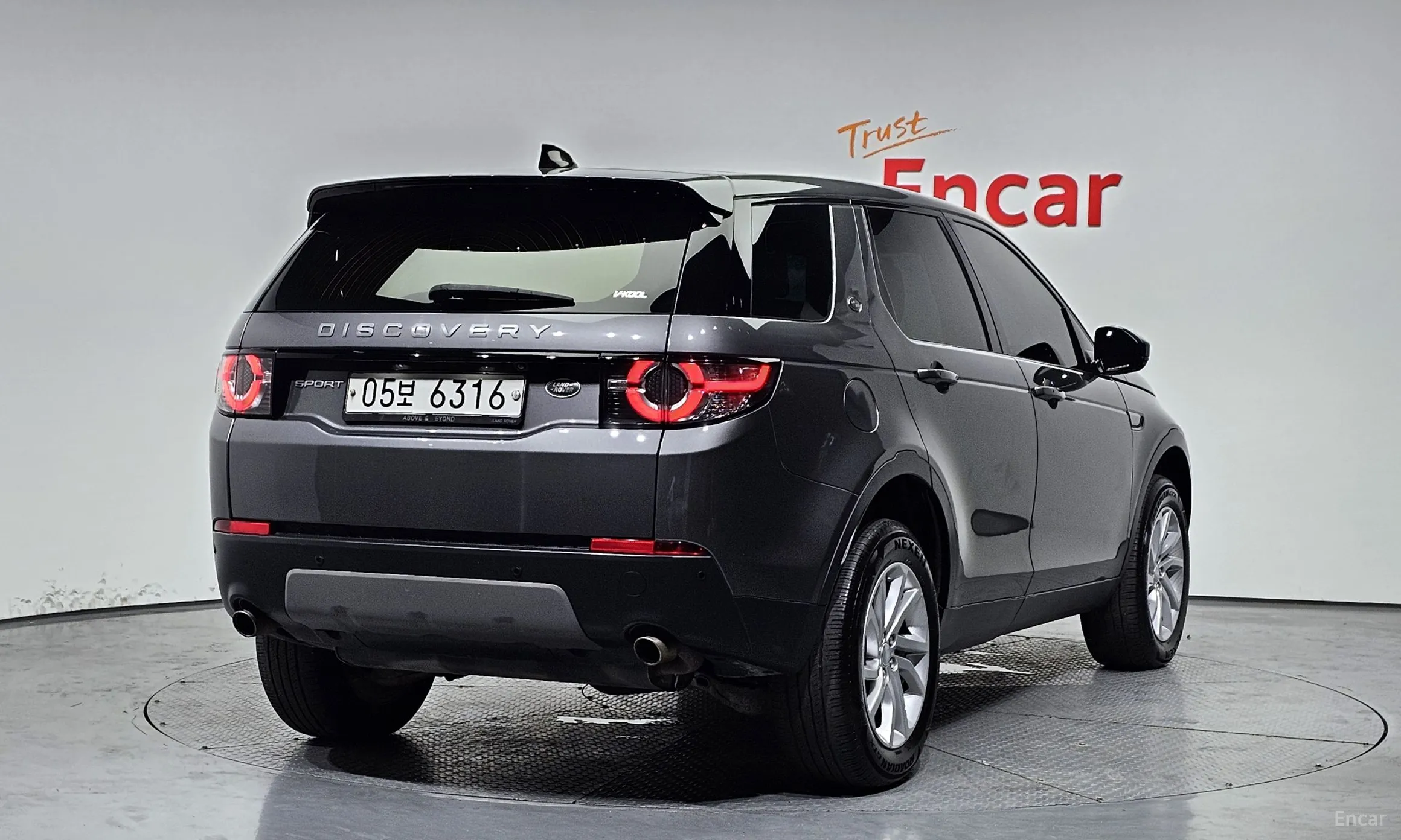 Land Rover Discovery Sports превью 2