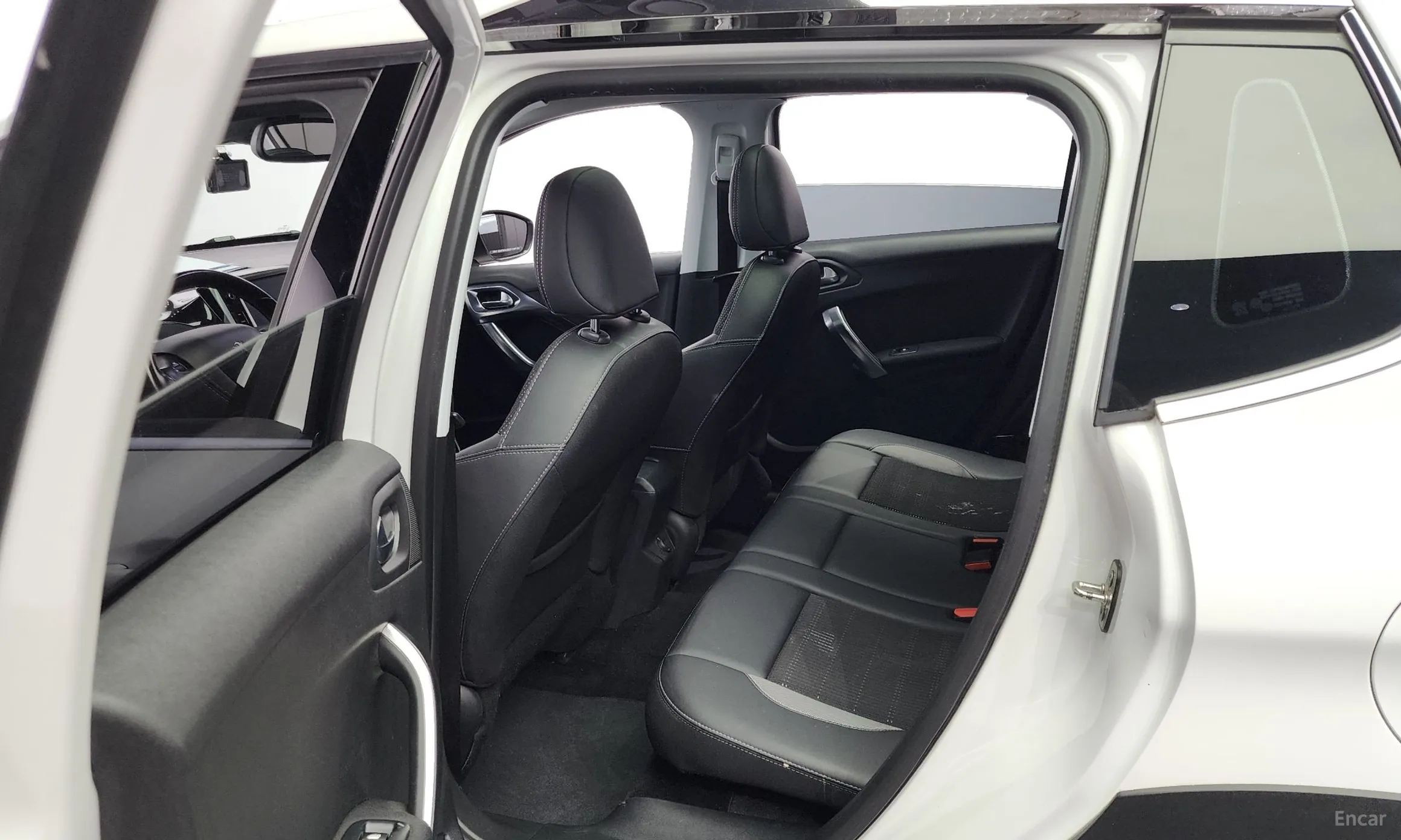 Peugeot 2008. превью 12