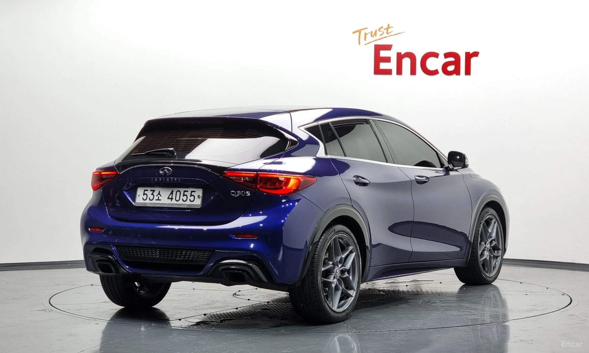 Infiniti Q30