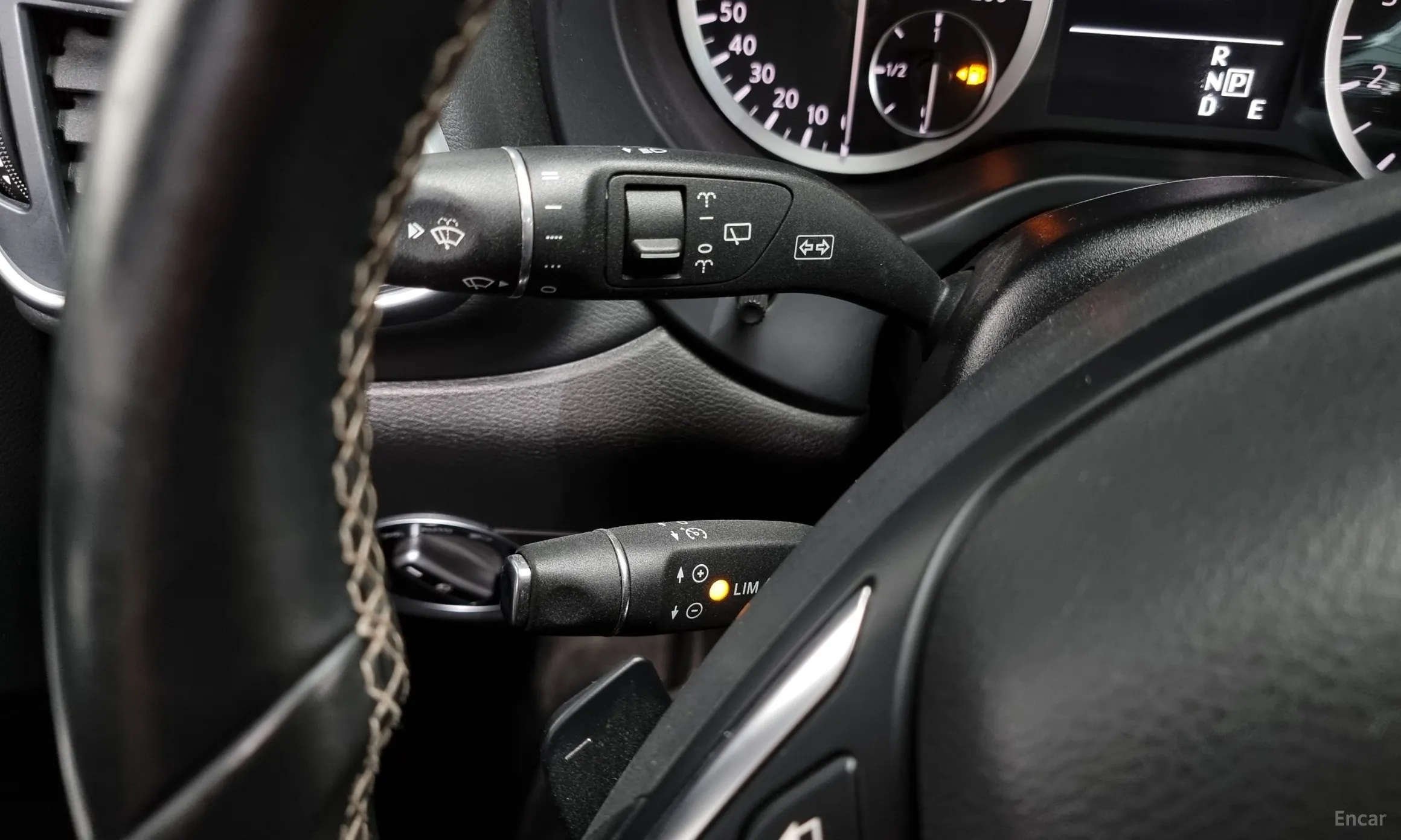 Infiniti Q30 превью 18