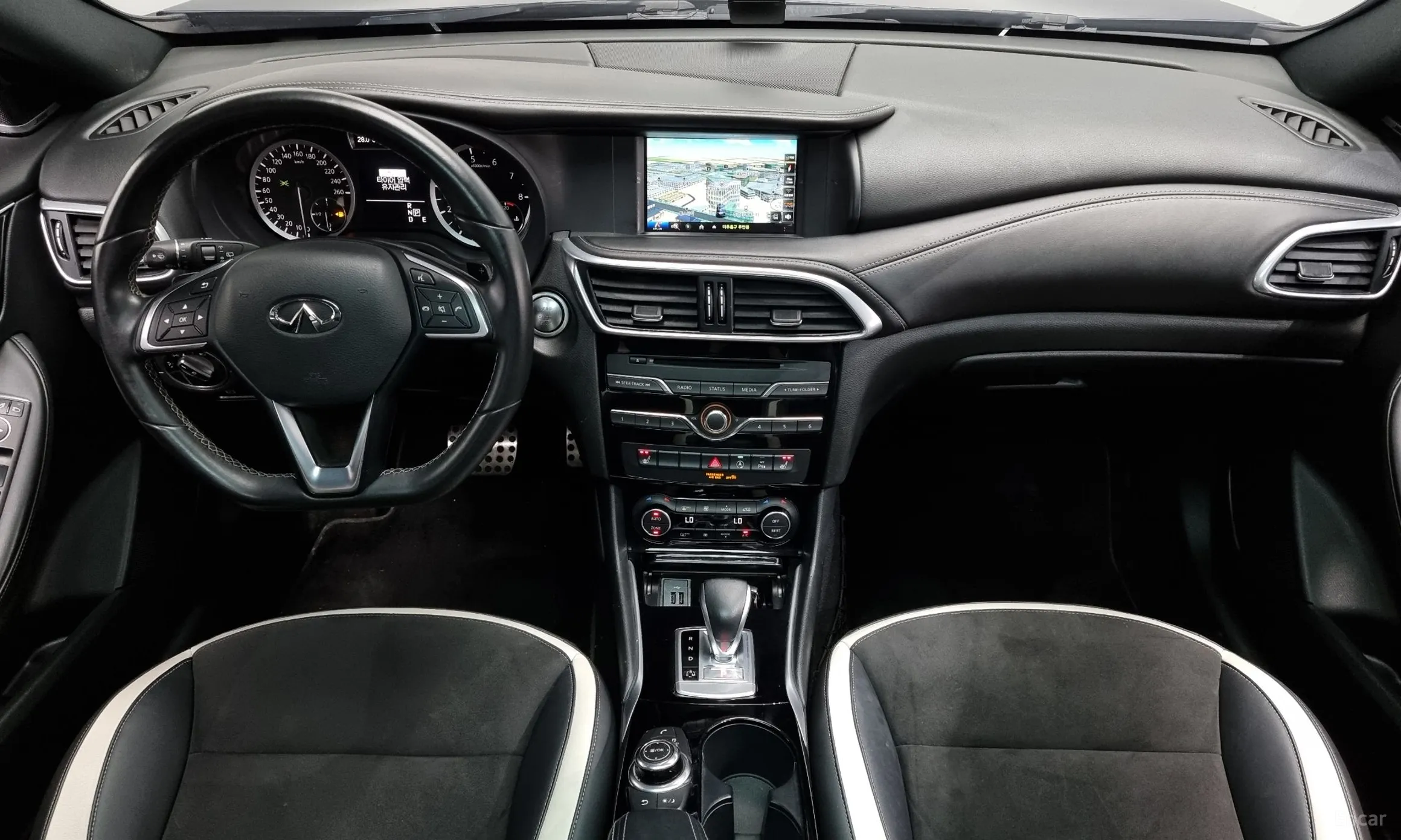 Infiniti Q30 превью 7