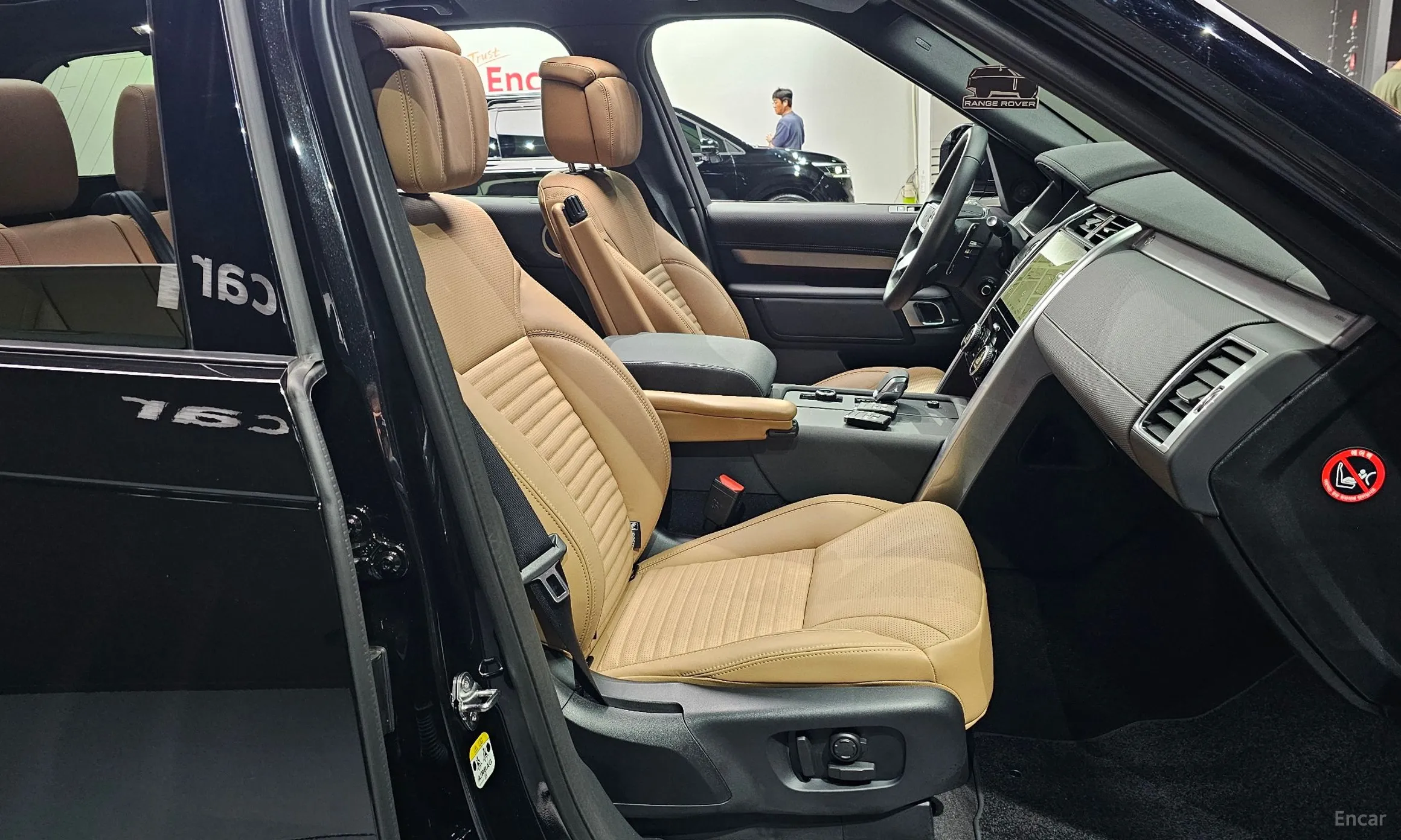 Land Rover Discovery 5 превью 10