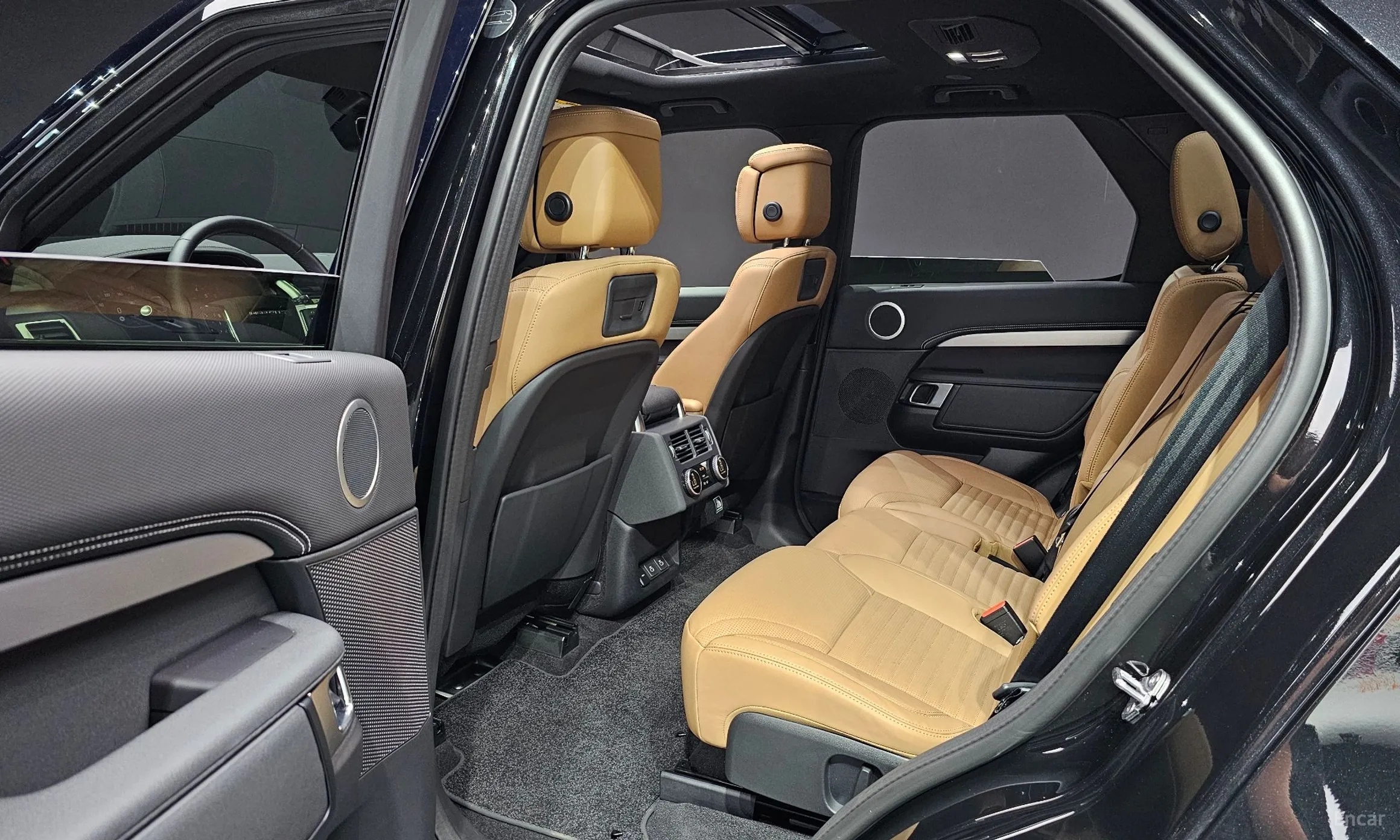 Land Rover Discovery 5 превью 12