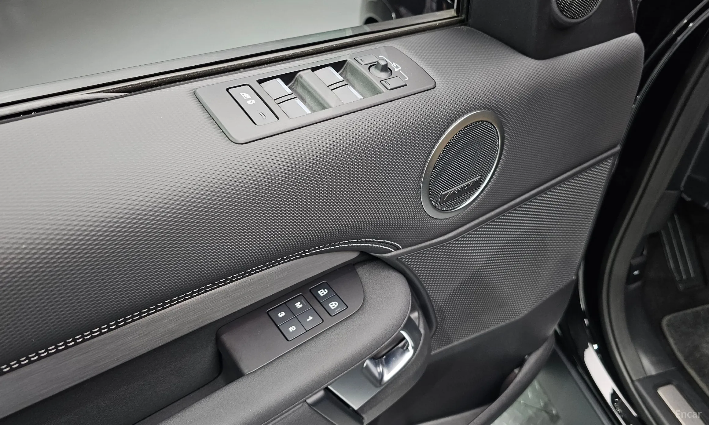 Land Rover Discovery 5 превью 16