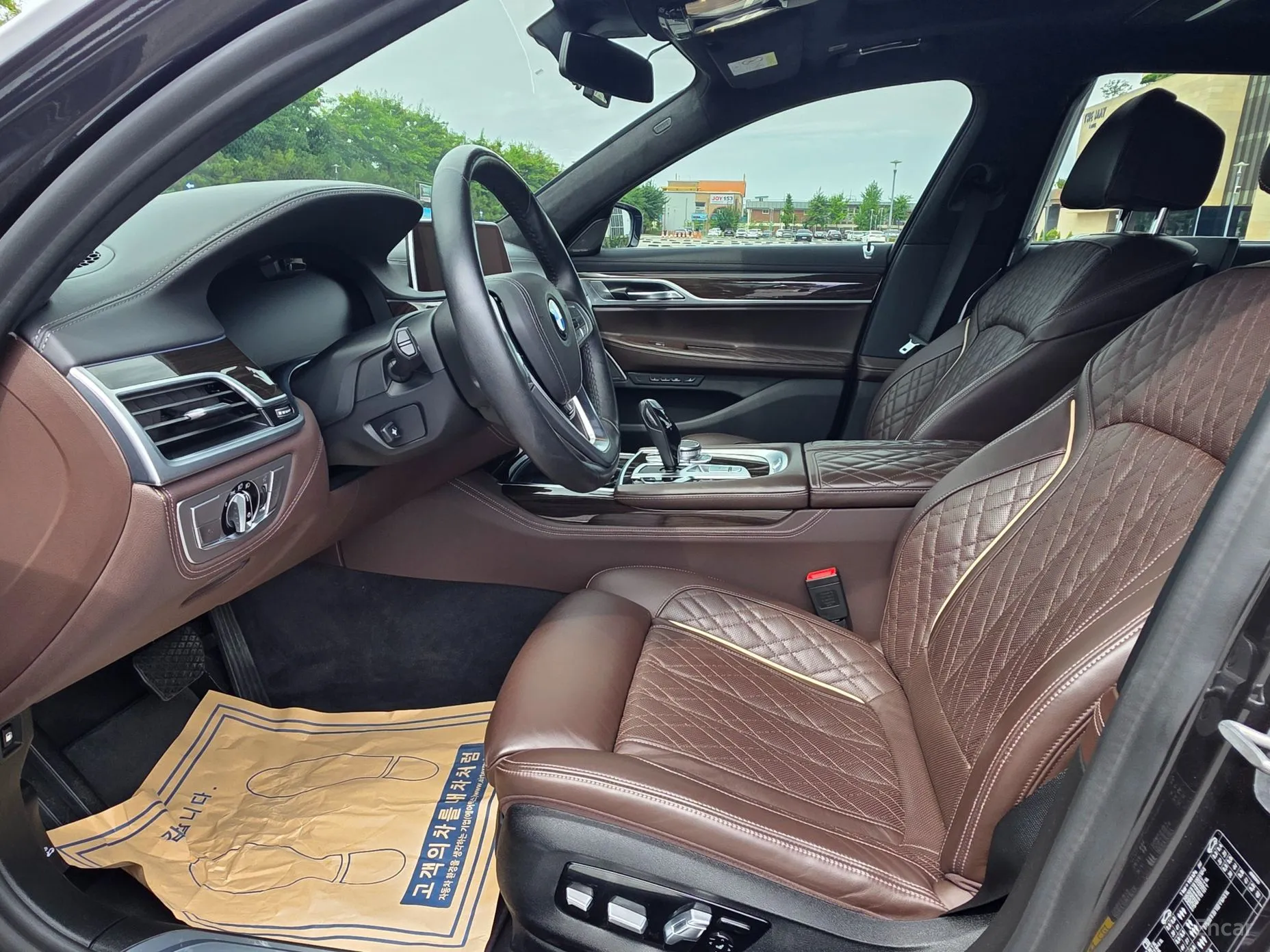 BMW 7 Series (G11) превью 10