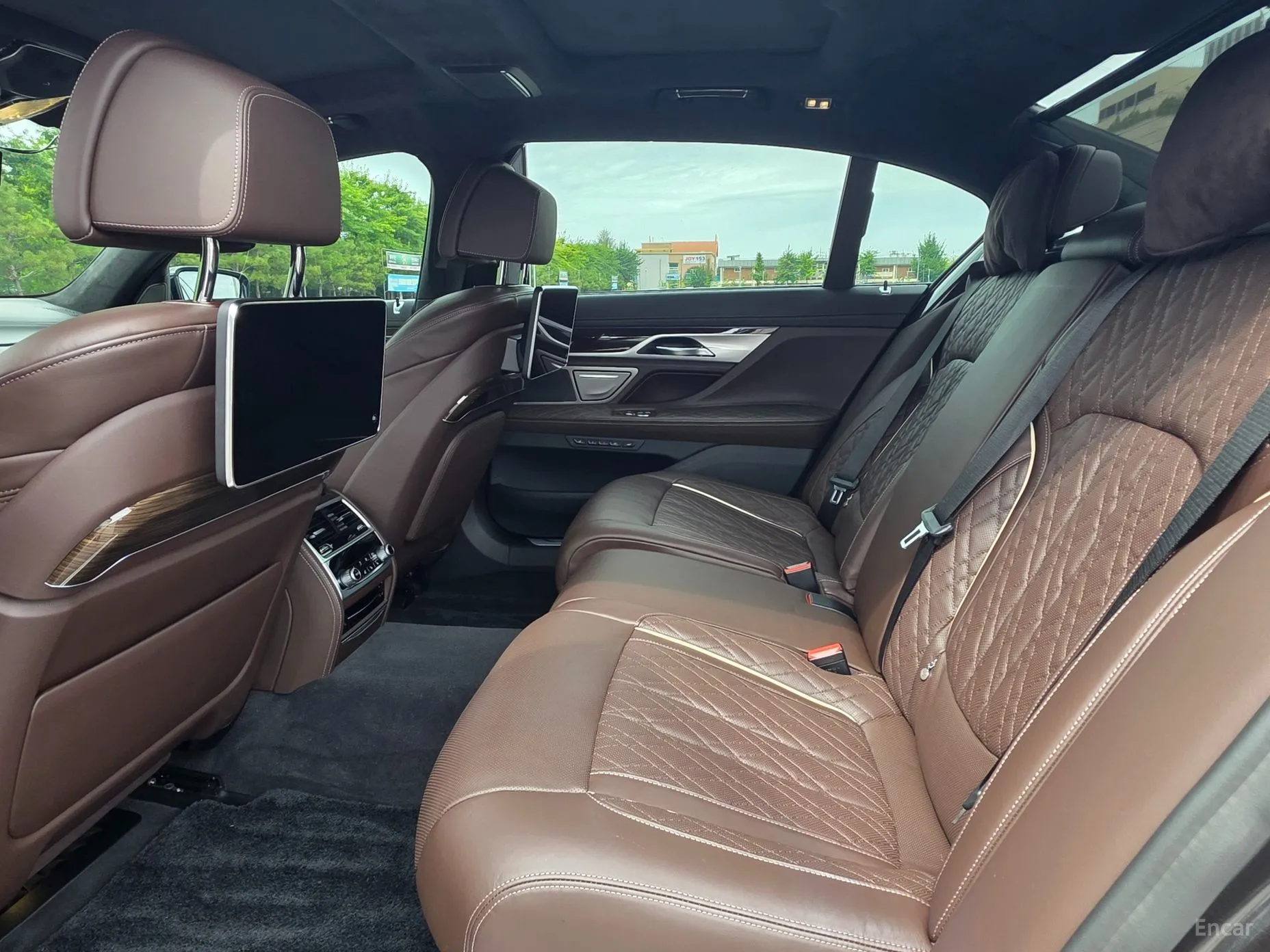 BMW 7 Series (G11) превью 11
