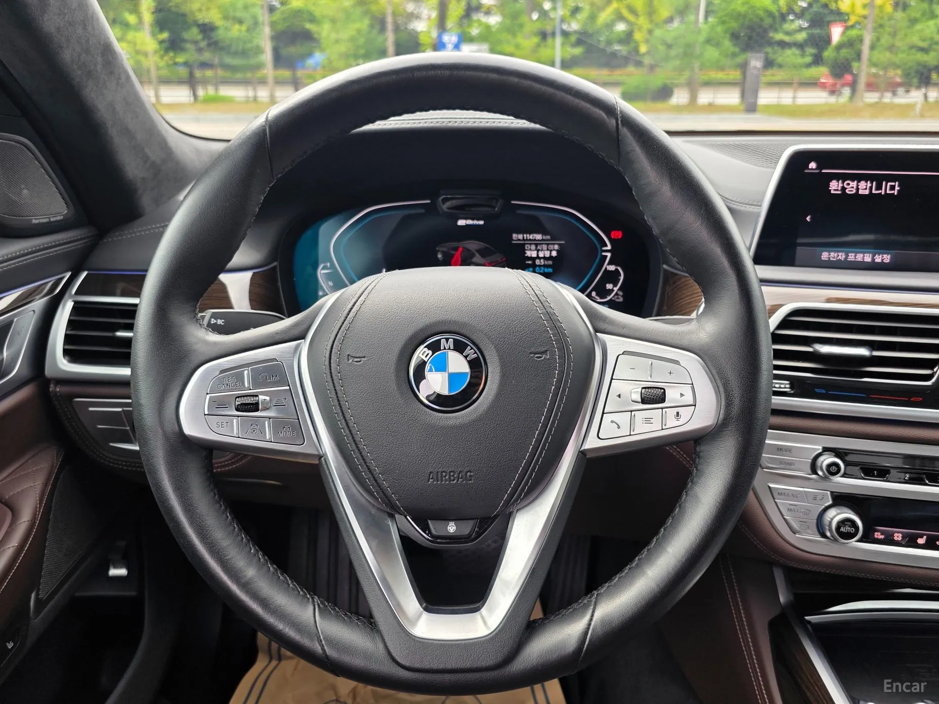 BMW 7 Series (G11) превью 14