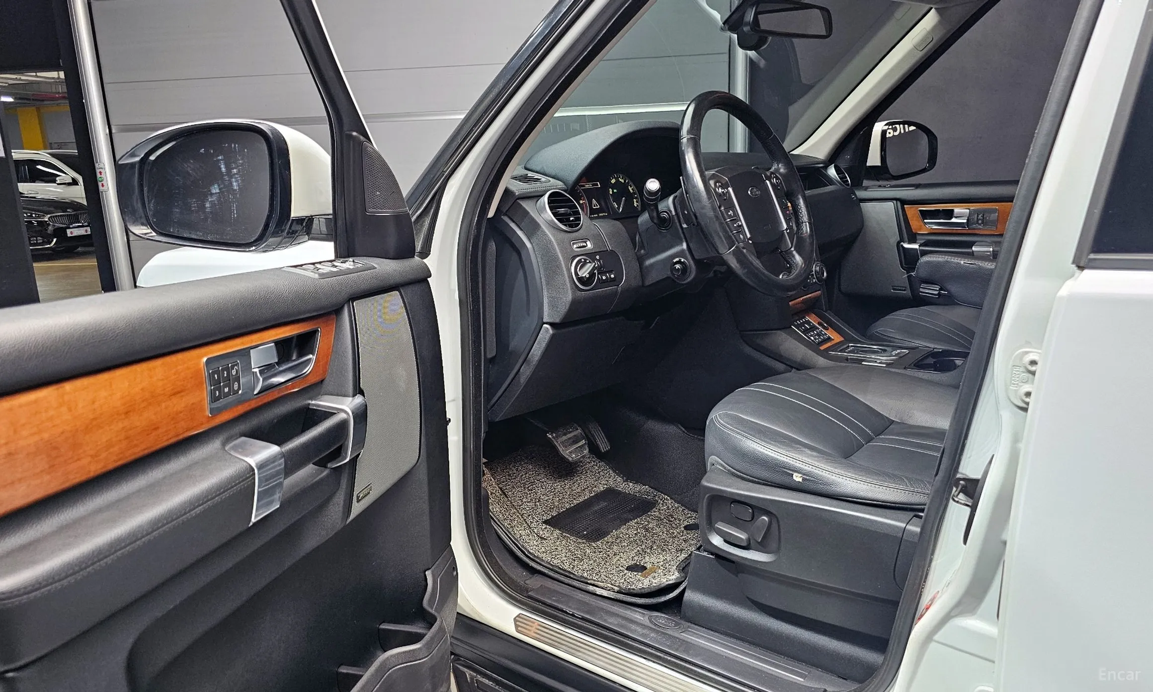 Land Rover Discovery 4 превью 11