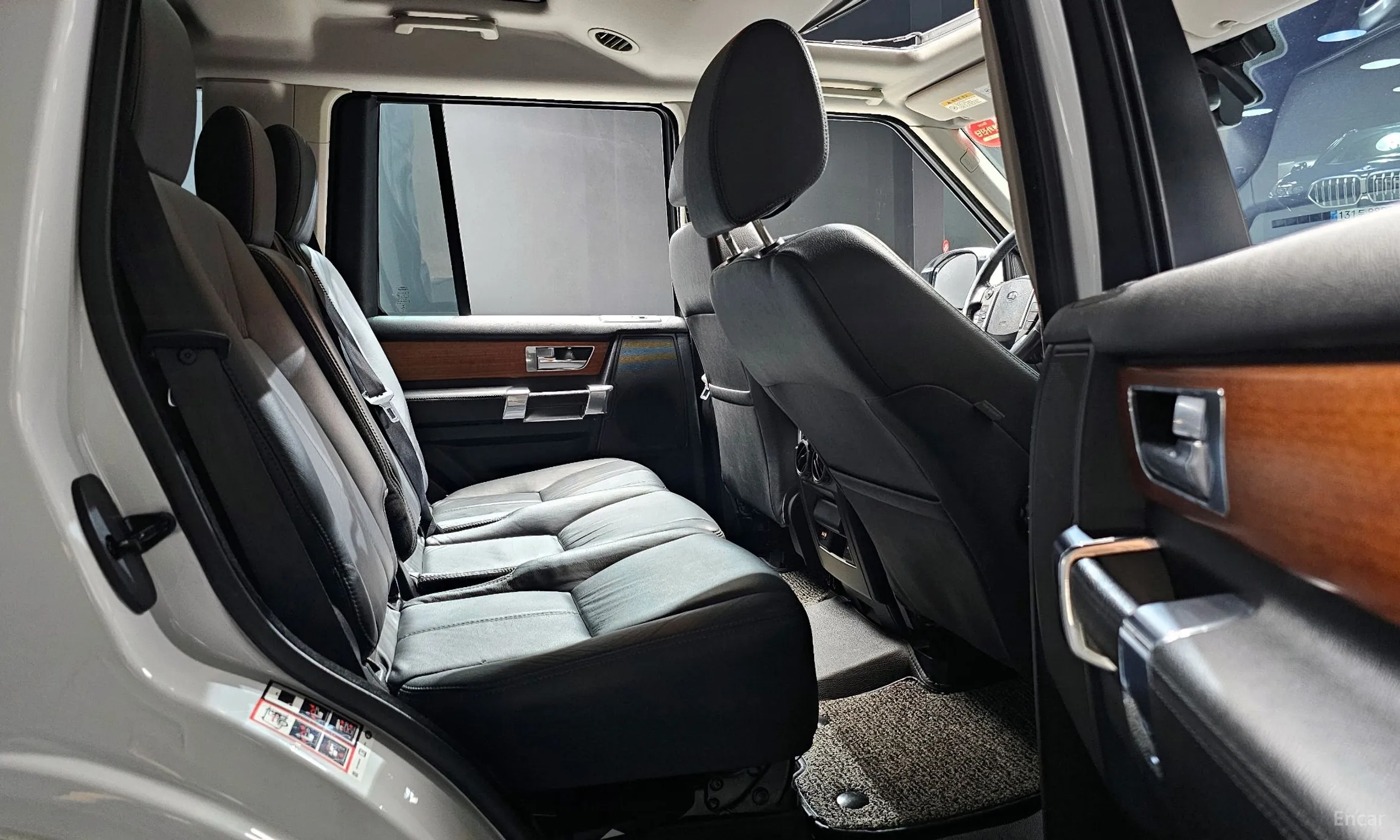 Land Rover Discovery 4 превью 14