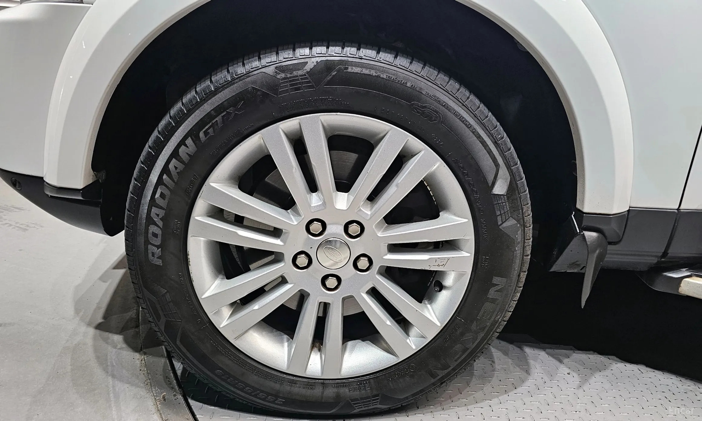 Land Rover Discovery 4 превью 5