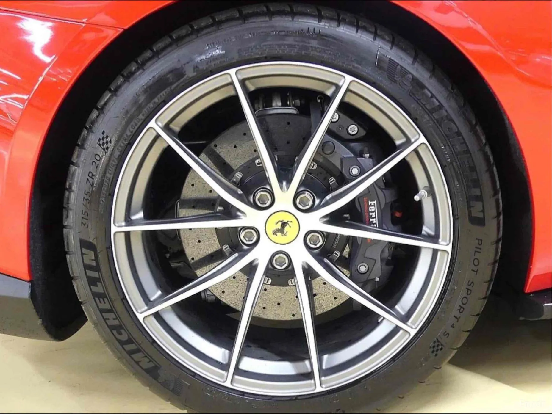 Ferrari 812 GTS превью 9