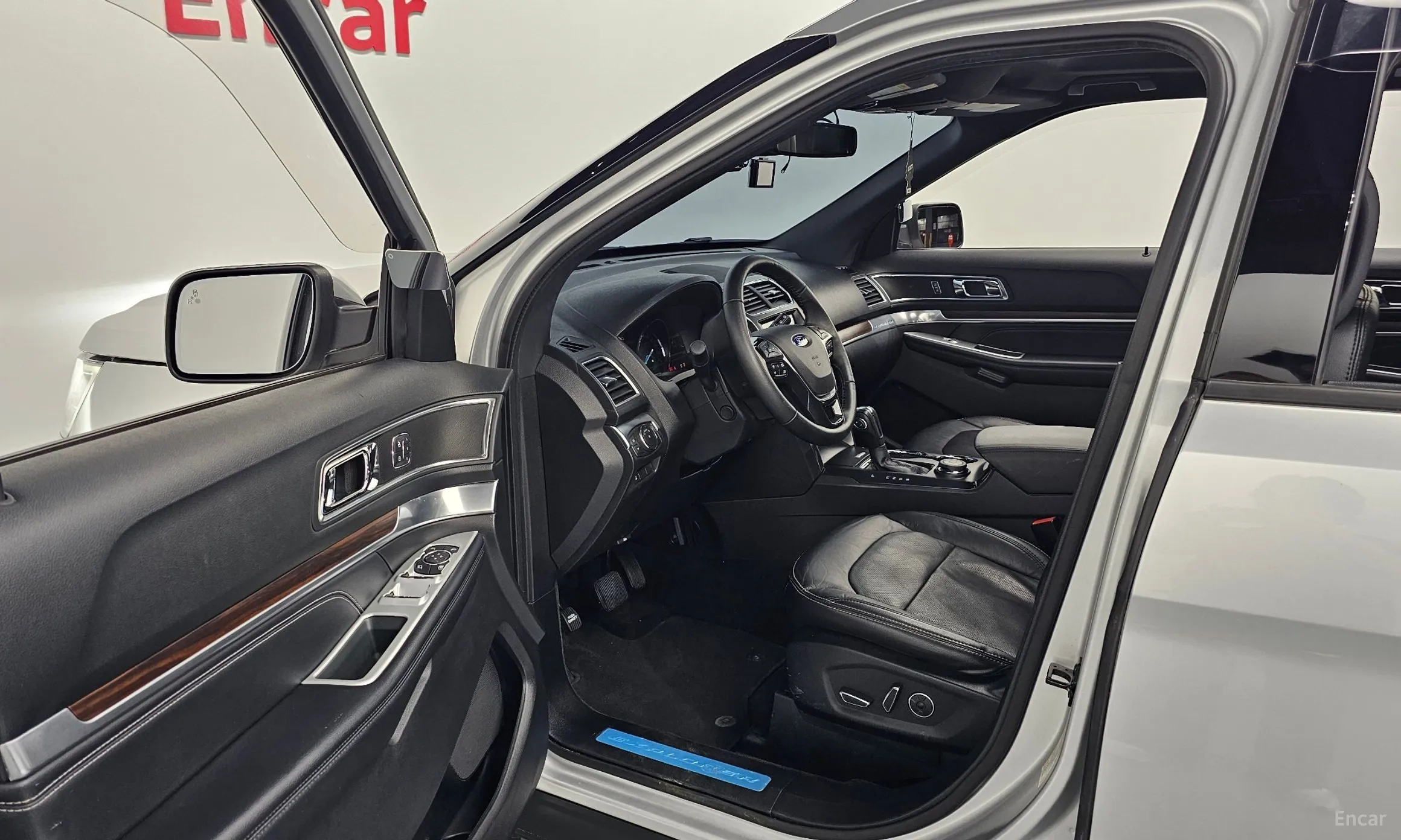 Ford Explorer превью 11