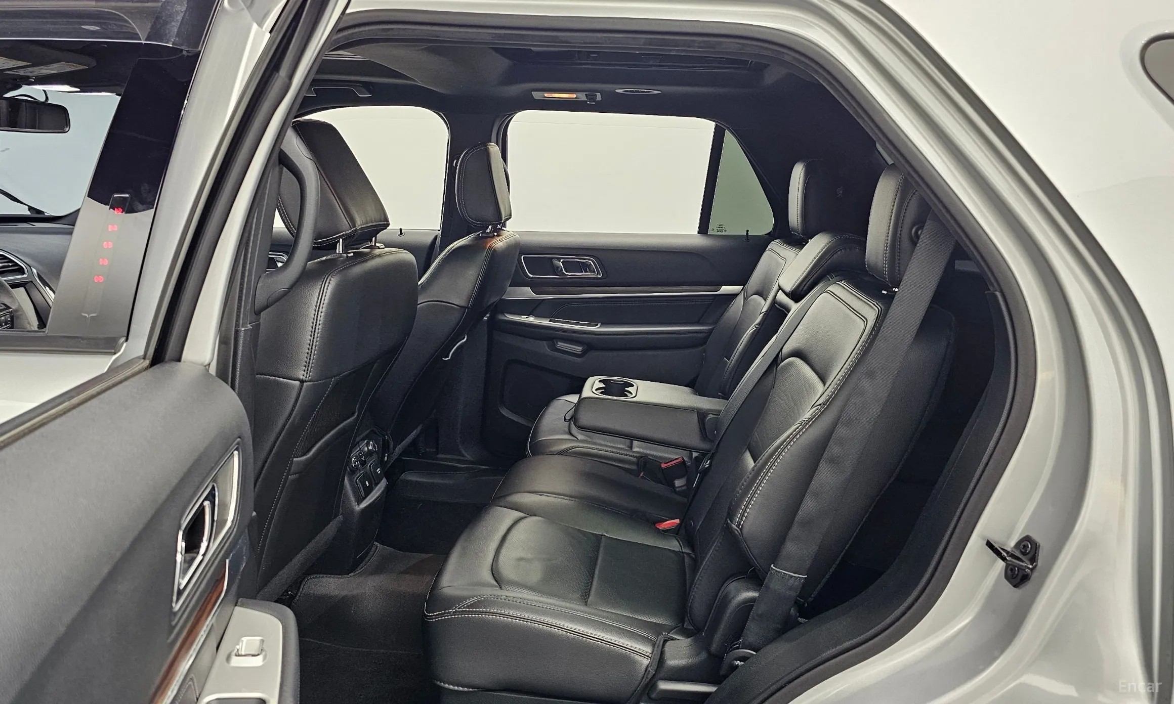 Ford Explorer превью 12