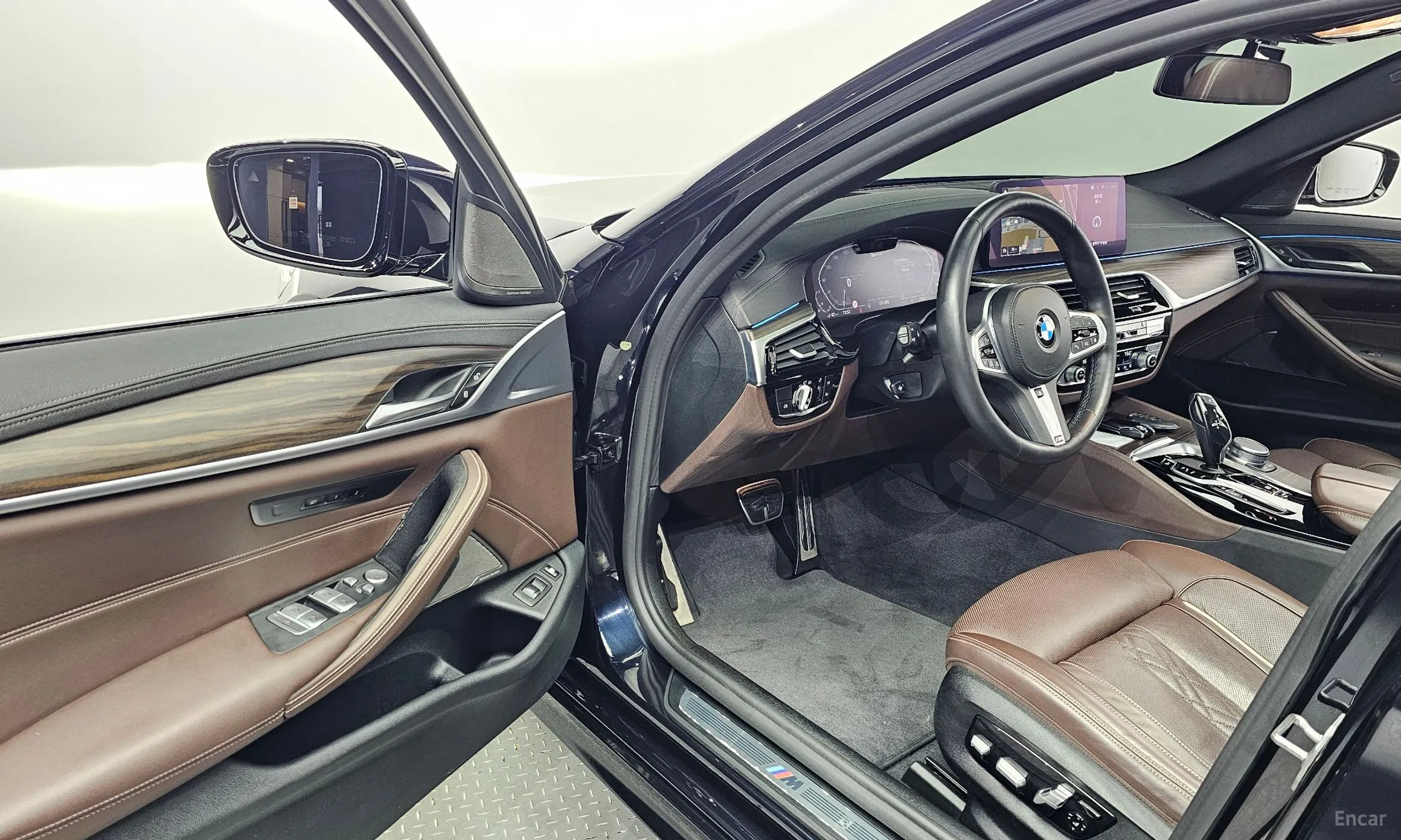 BMW 5 Series (G30) превью 10
