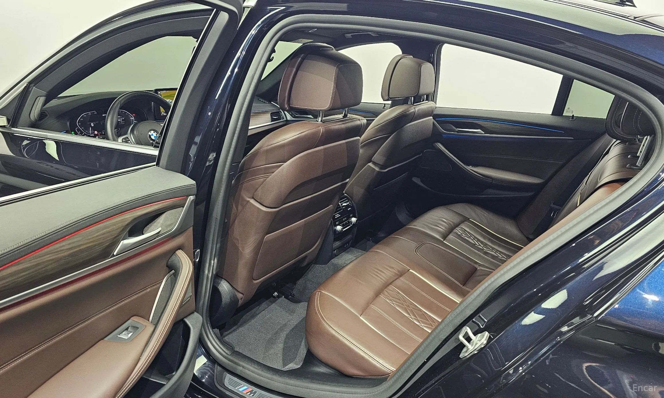 BMW 5 Series (G30) превью 11