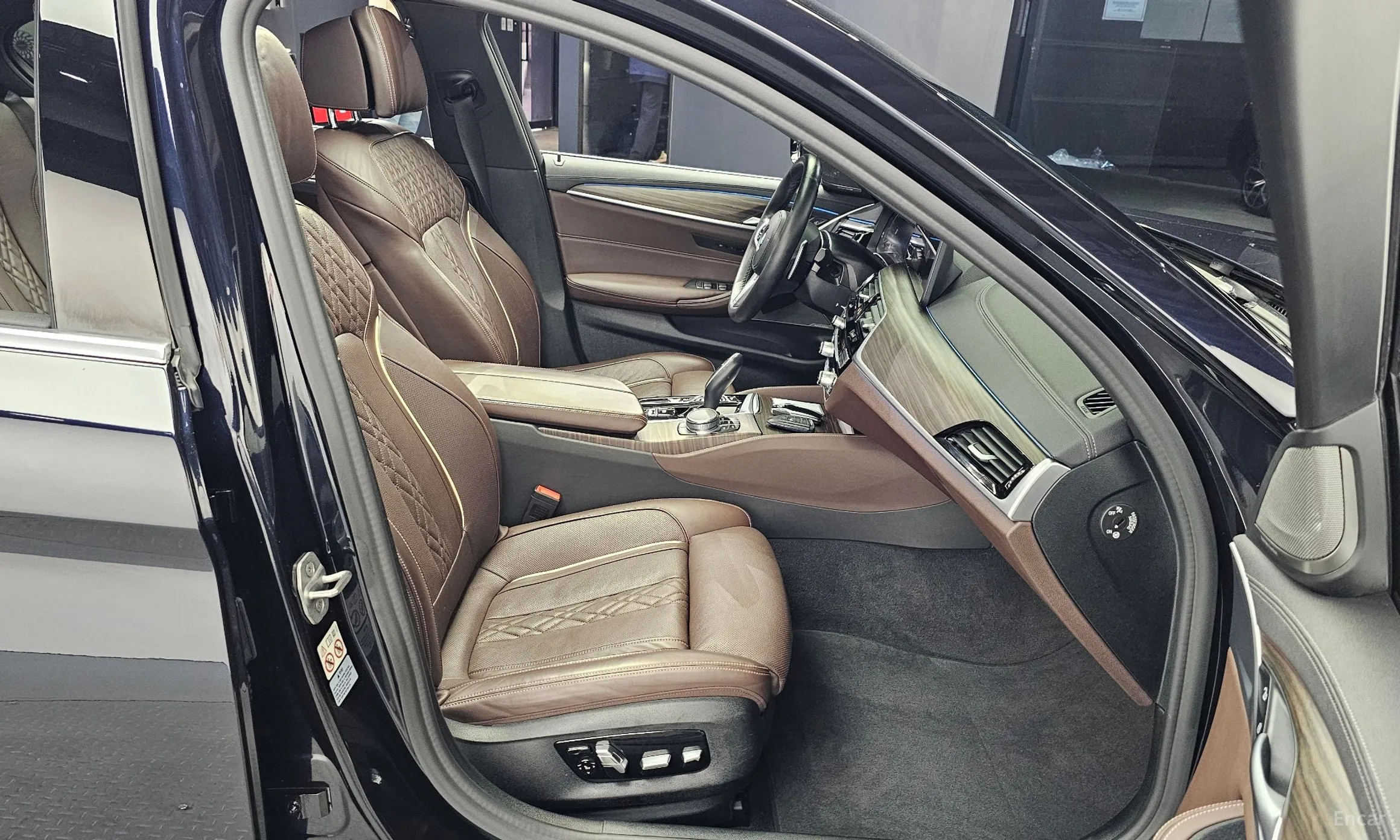 BMW 5 Series (G30) превью 12