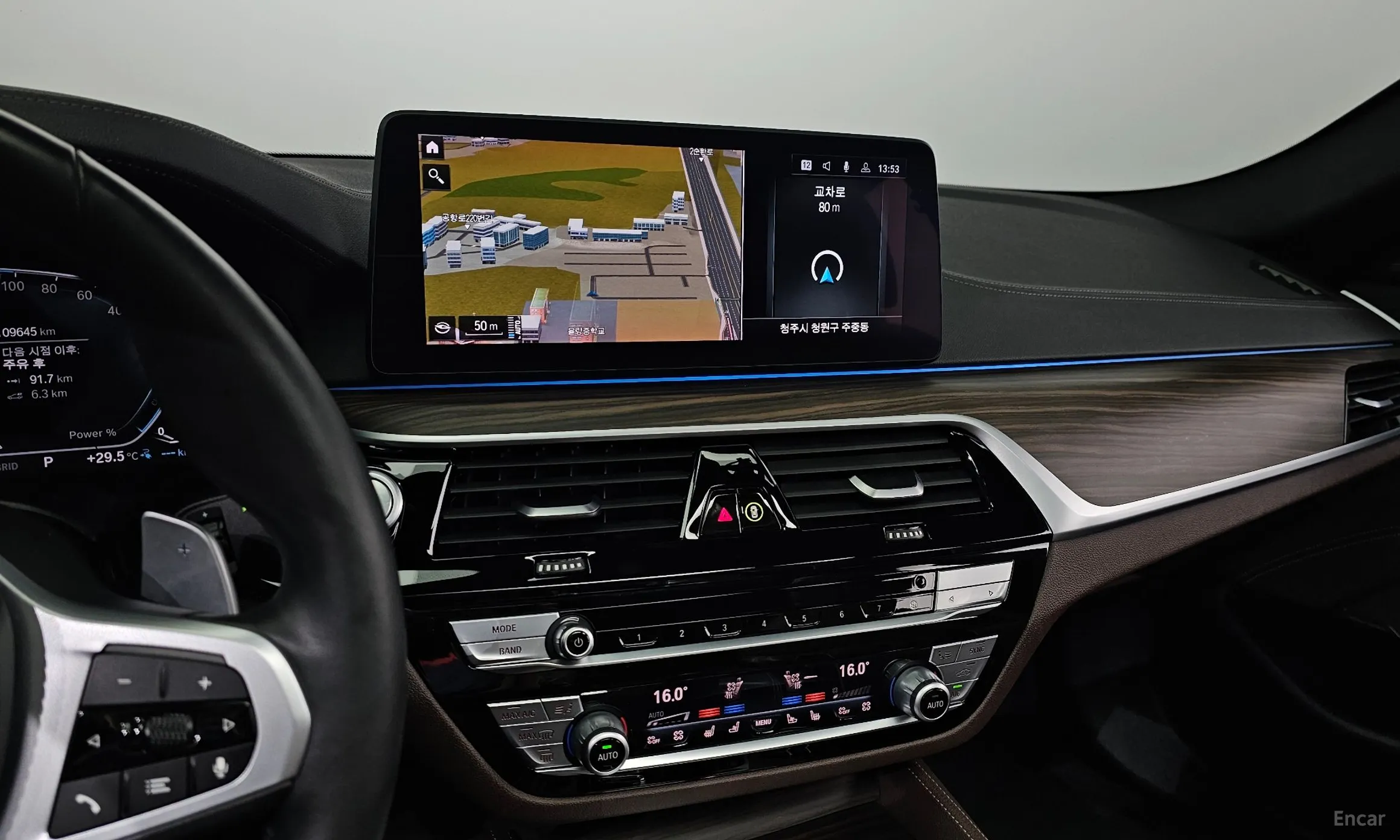 BMW 5 Series (G30) превью 16