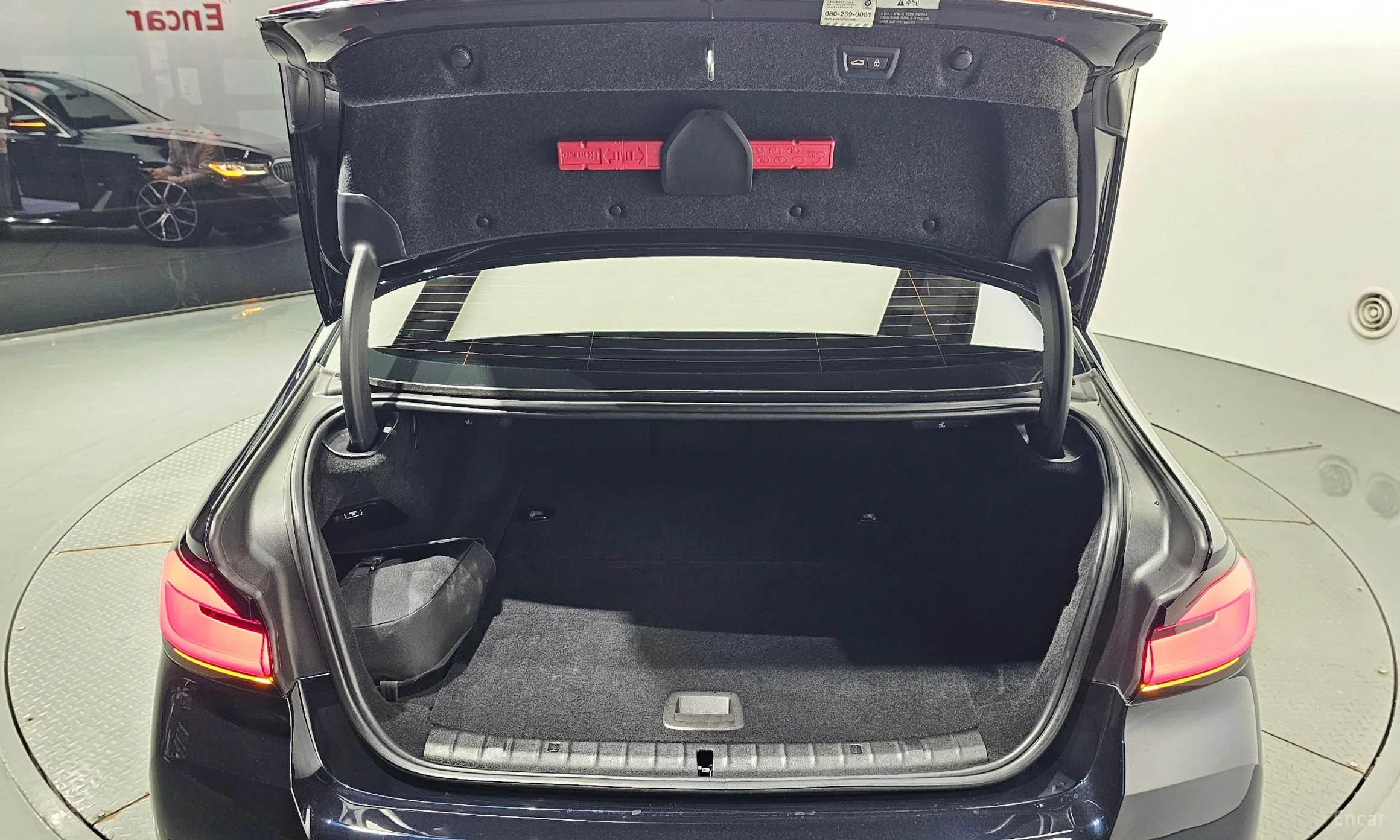 BMW 5 Series (G30) превью 20