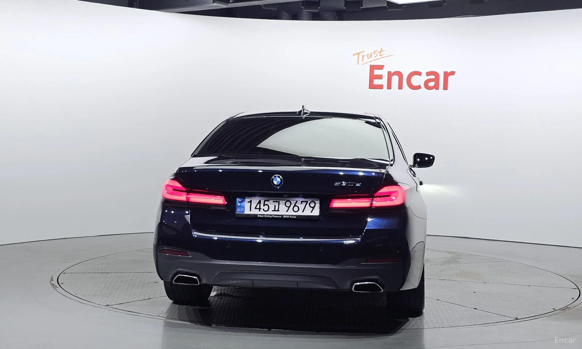 BMW 5 Series (G30) превью 4
