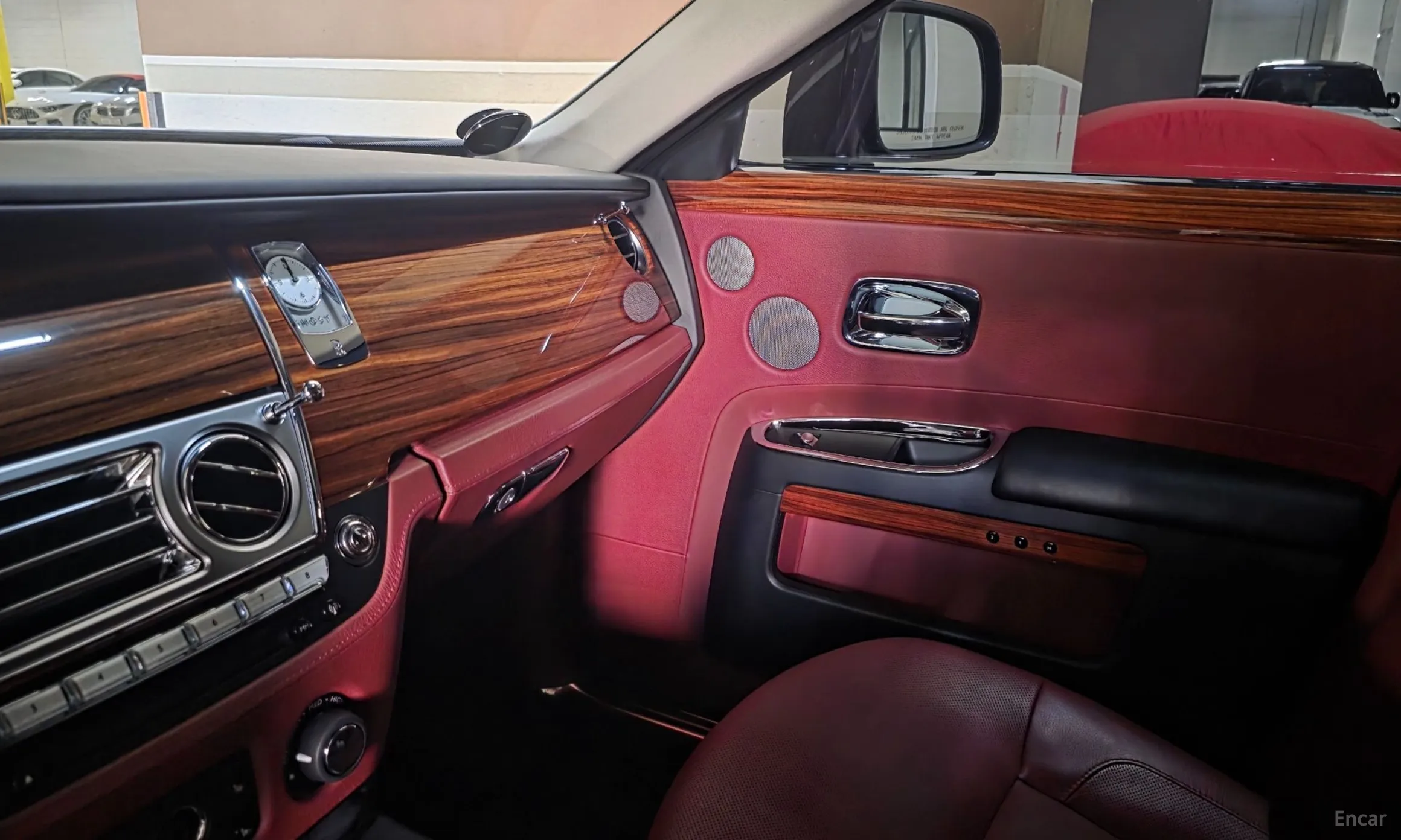 Rolls-Royce Ghost превью 10