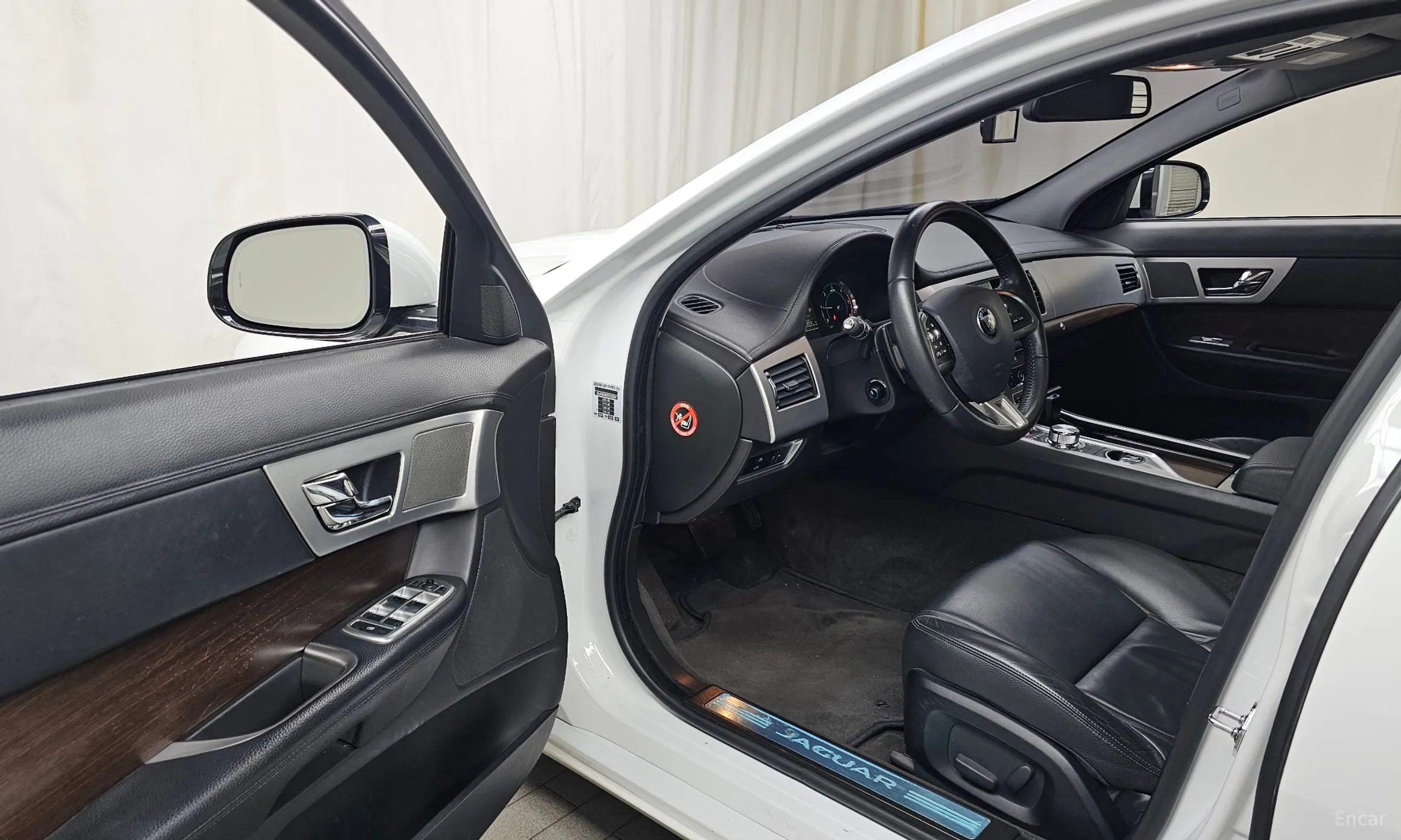 Jaguar New XF превью 10