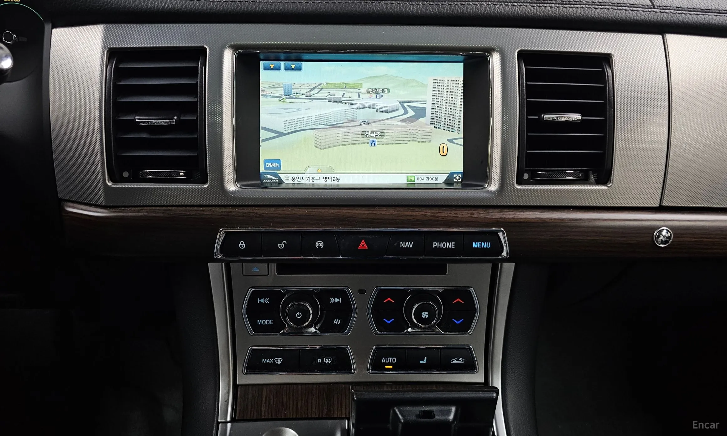 Jaguar New XF превью 15