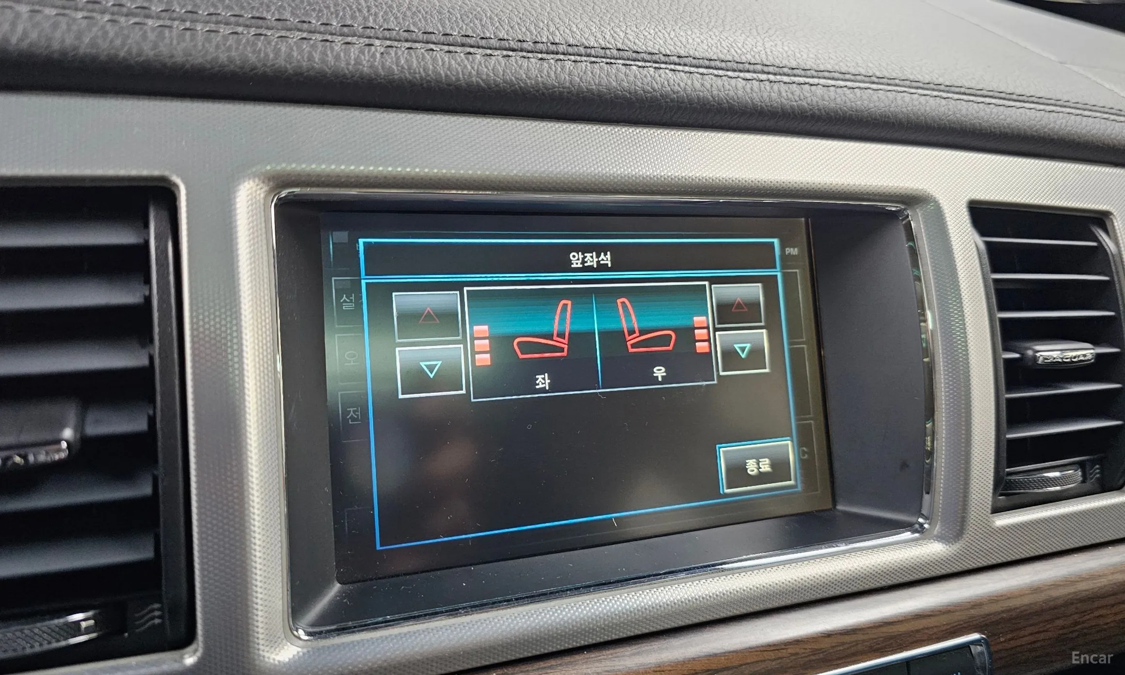 Jaguar New XF превью 17