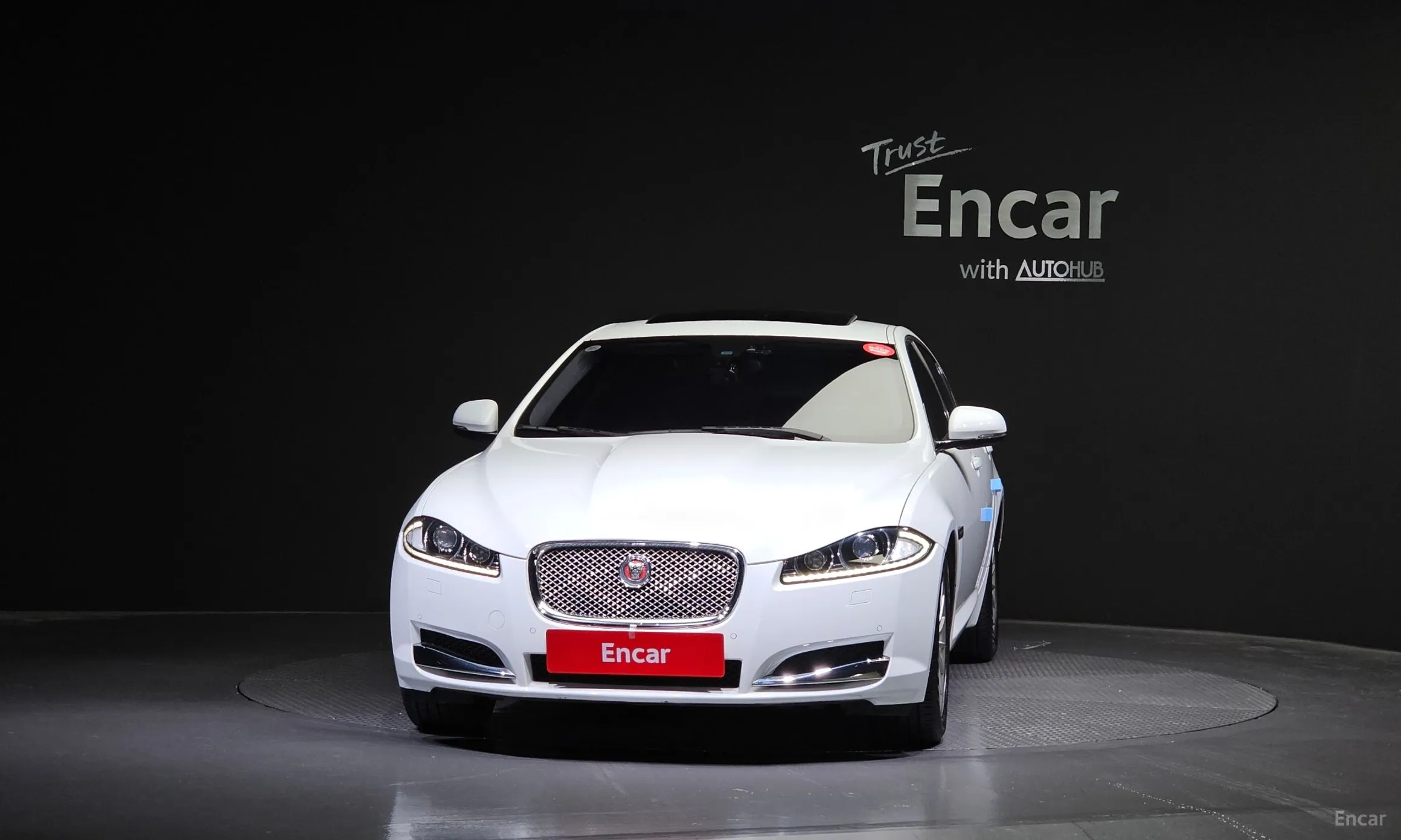 Jaguar New XF превью 3