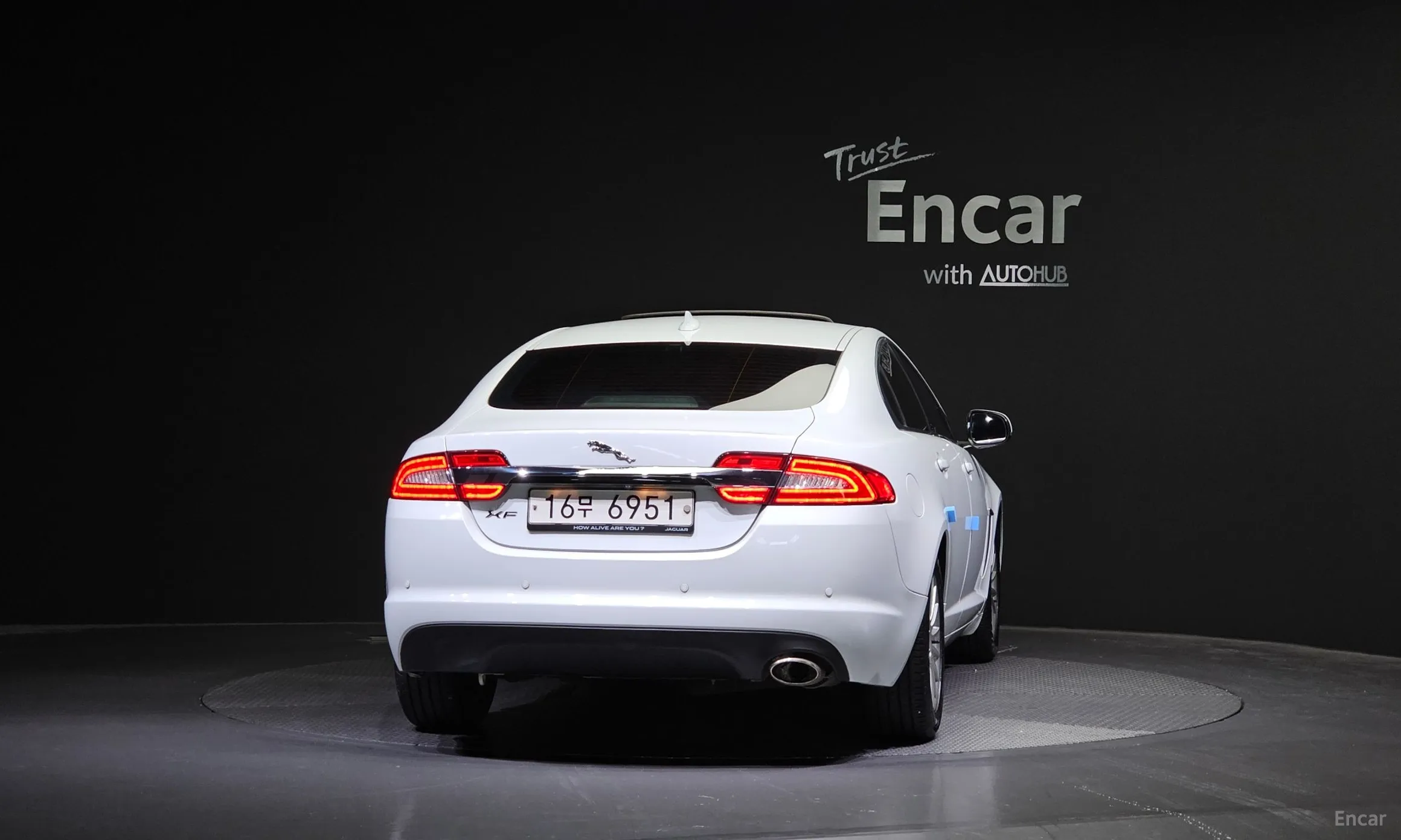 Jaguar New XF превью 4