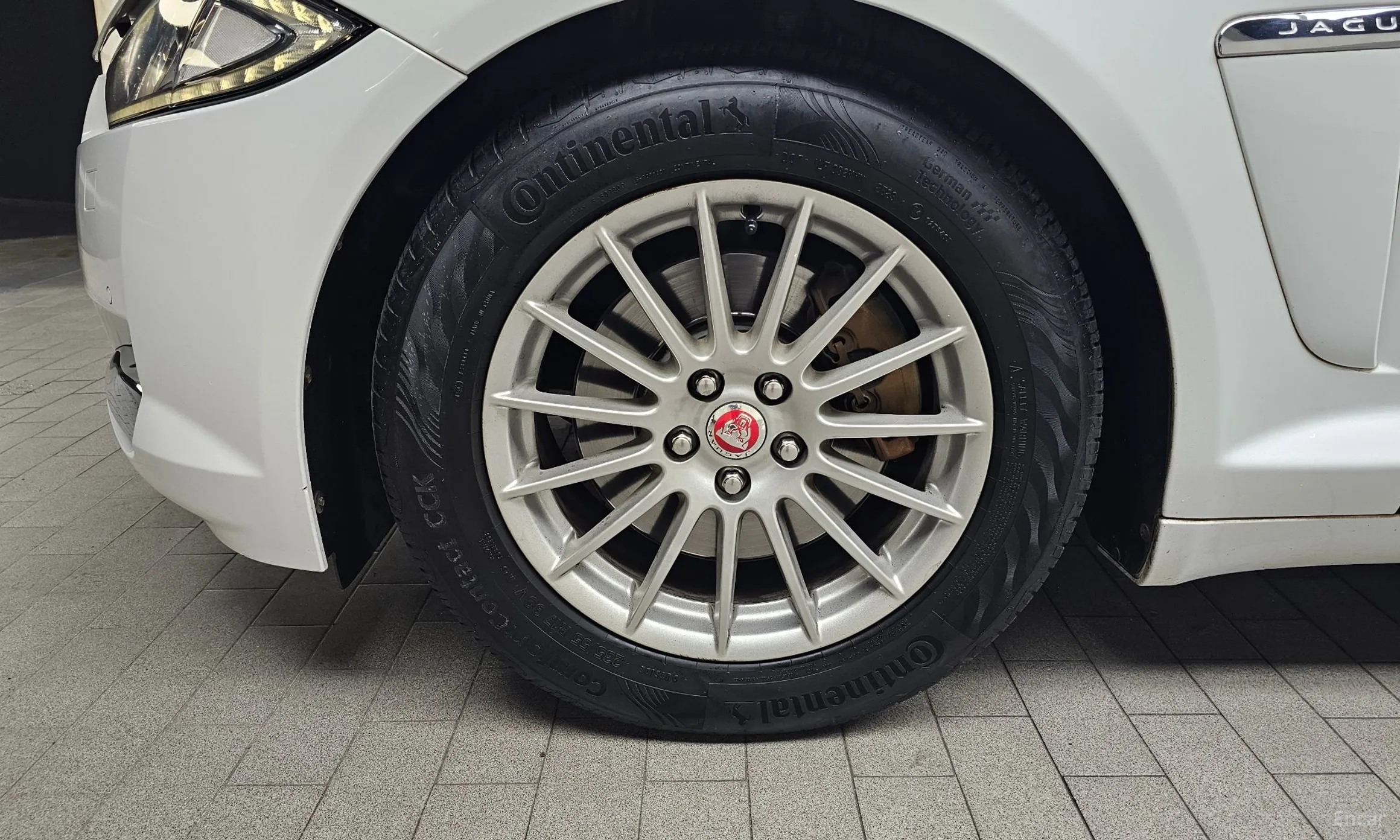 Jaguar New XF превью 5