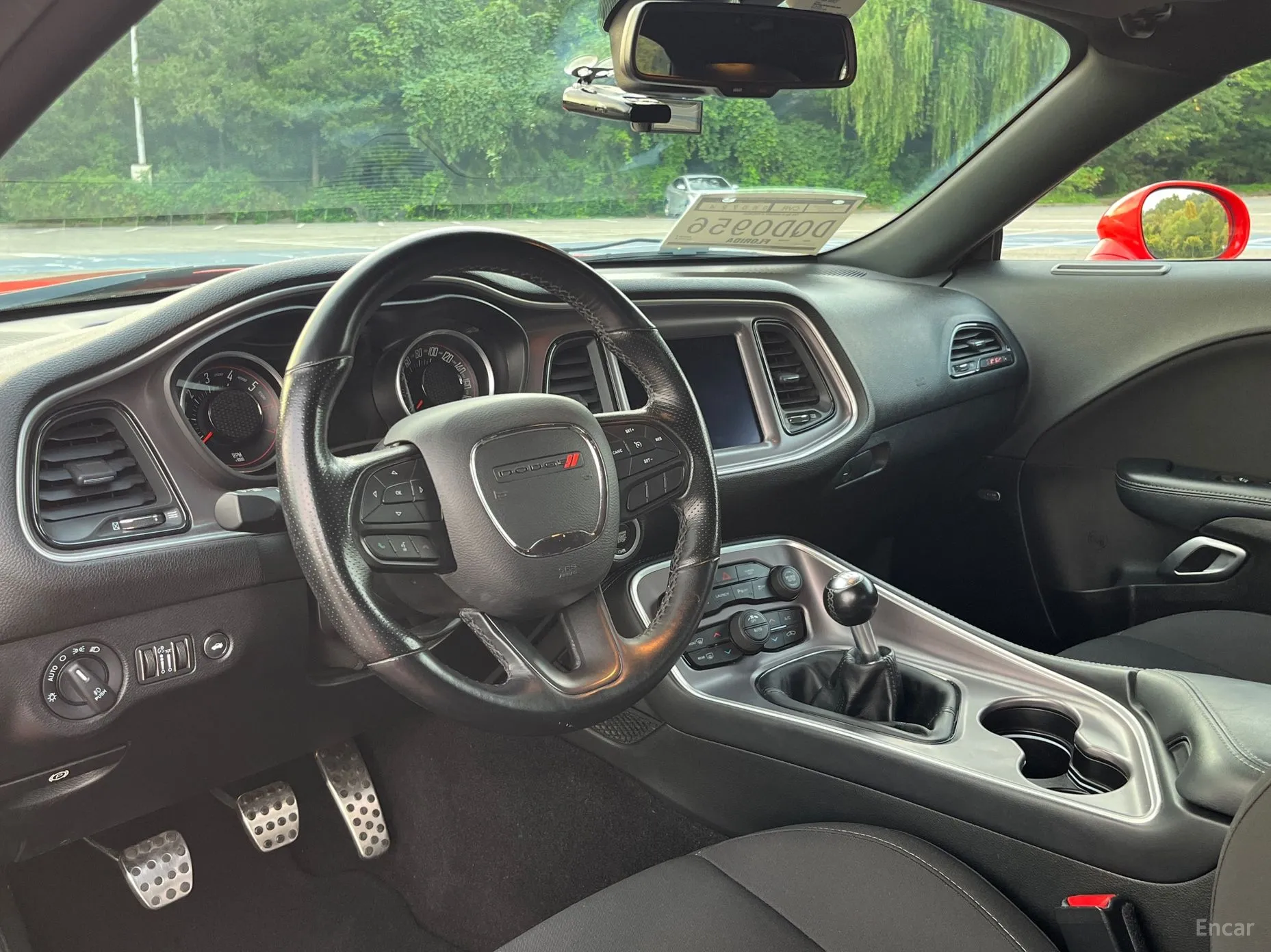 Dodge Challenger превью 6