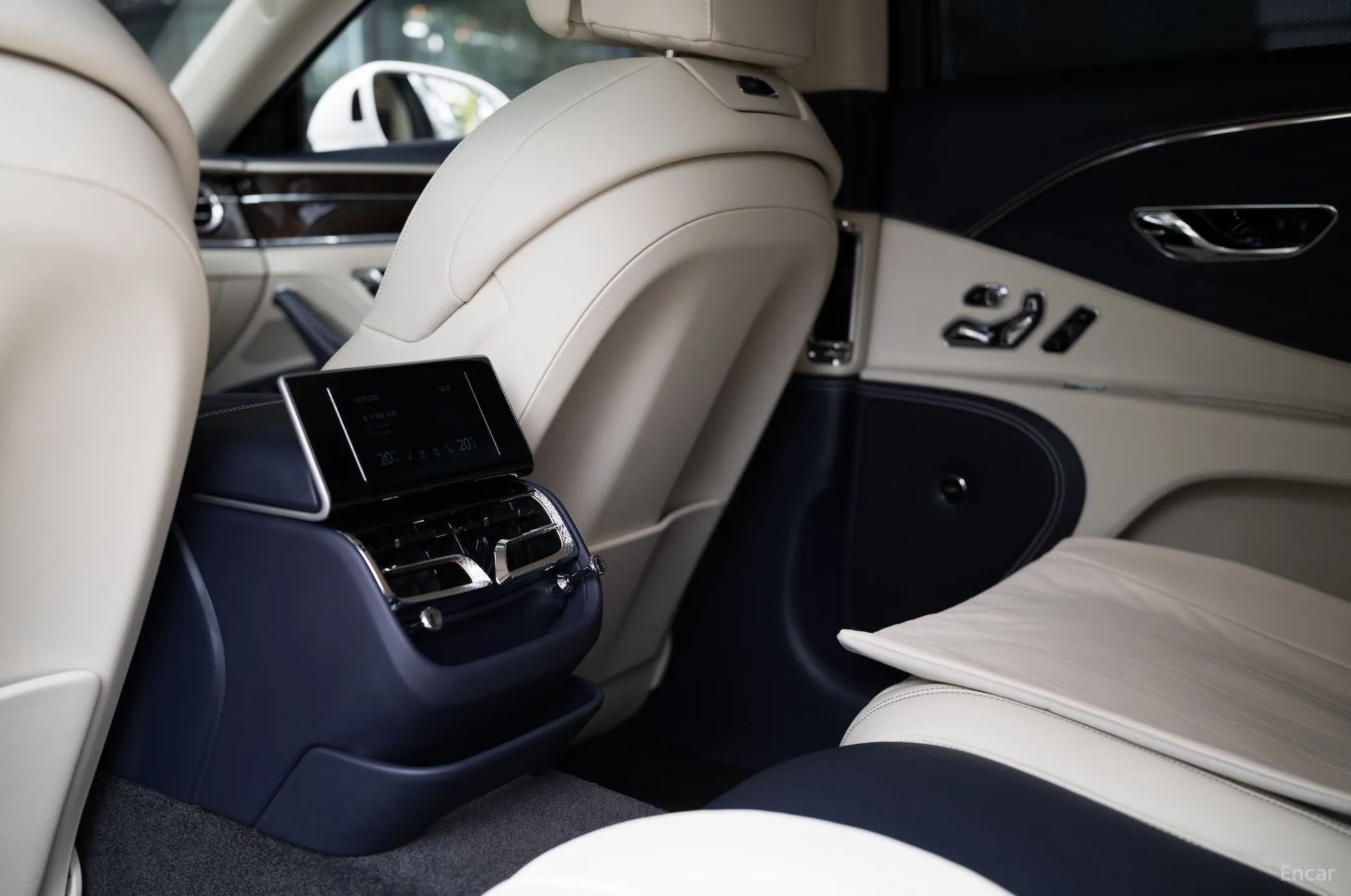 Bentley Flying Spur 3rd Generation превью 14