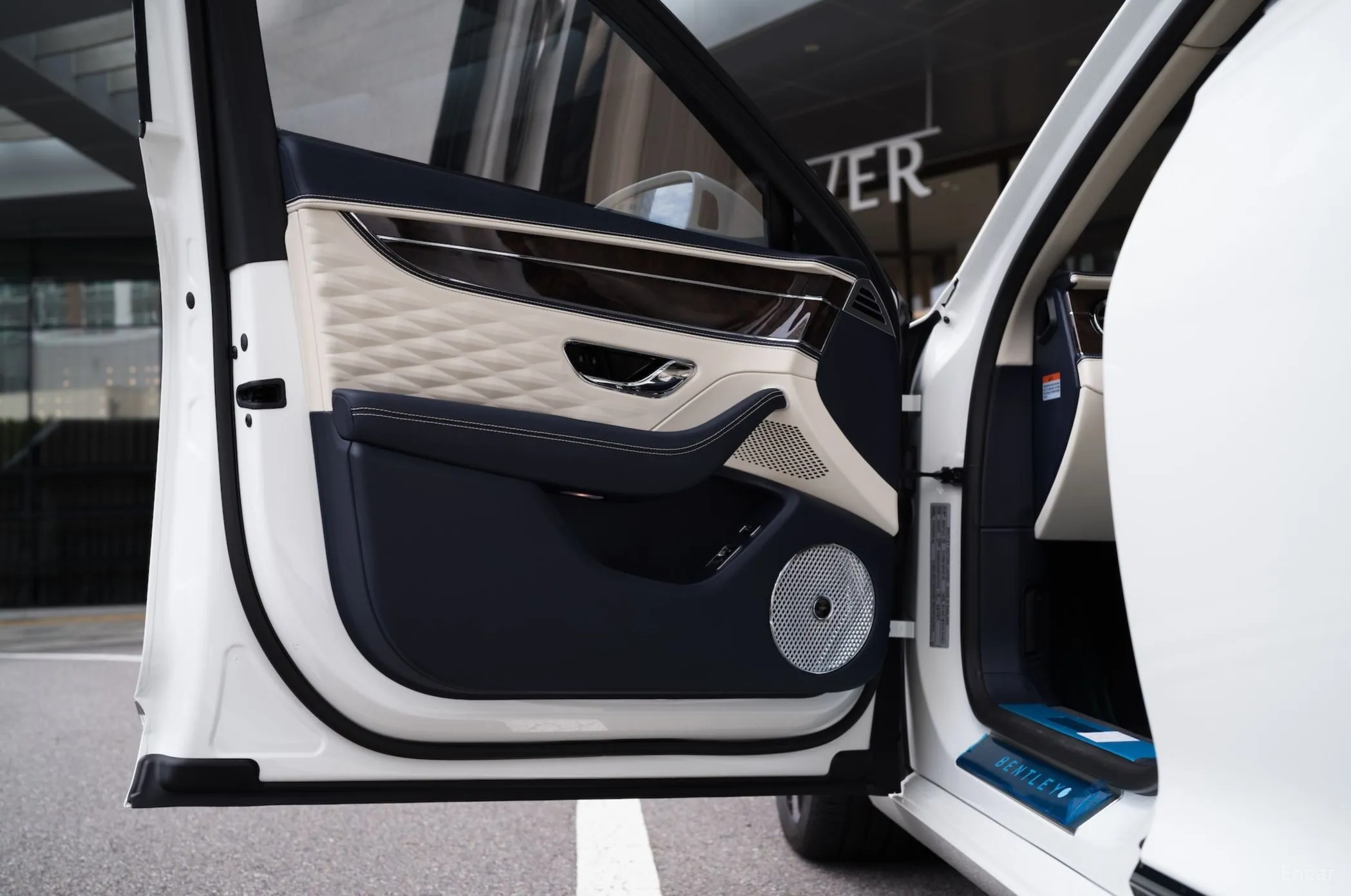 Bentley Flying Spur 3rd Generation превью 15