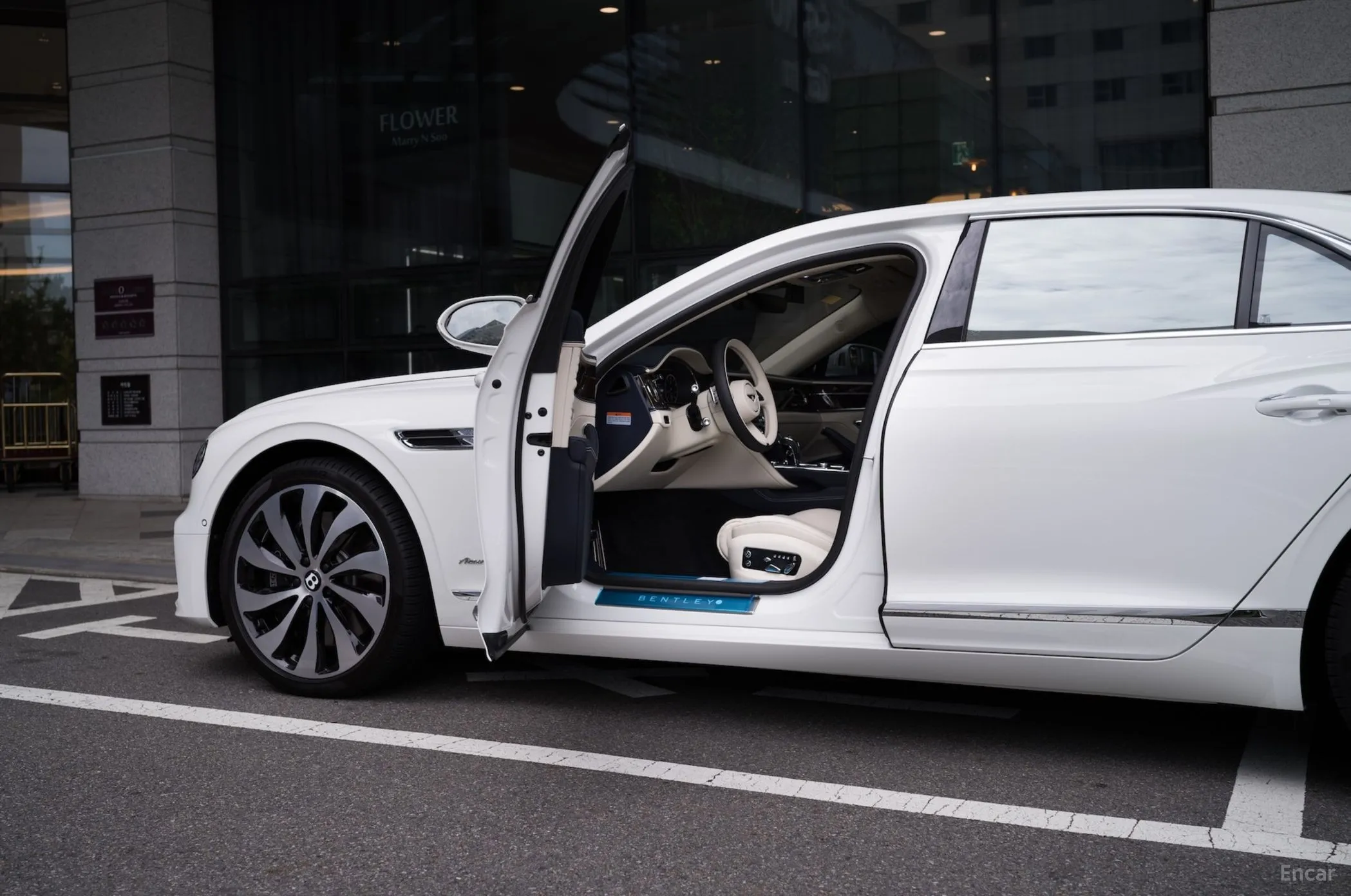 Bentley Flying Spur 3rd Generation превью 20