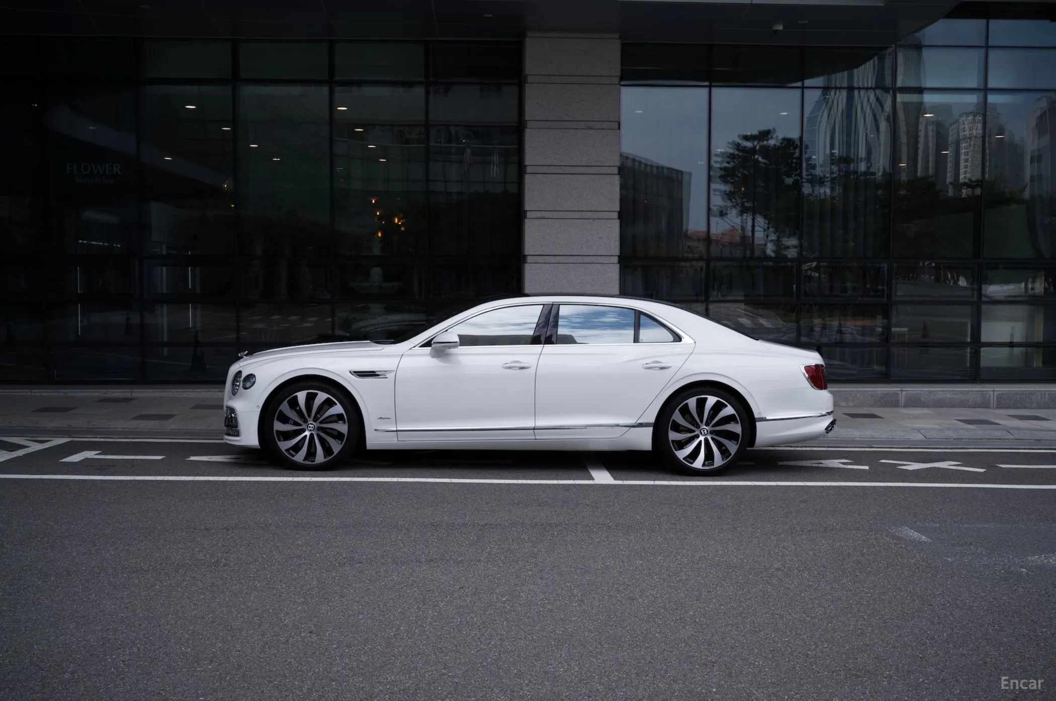 Bentley Flying Spur 3rd Generation превью 3