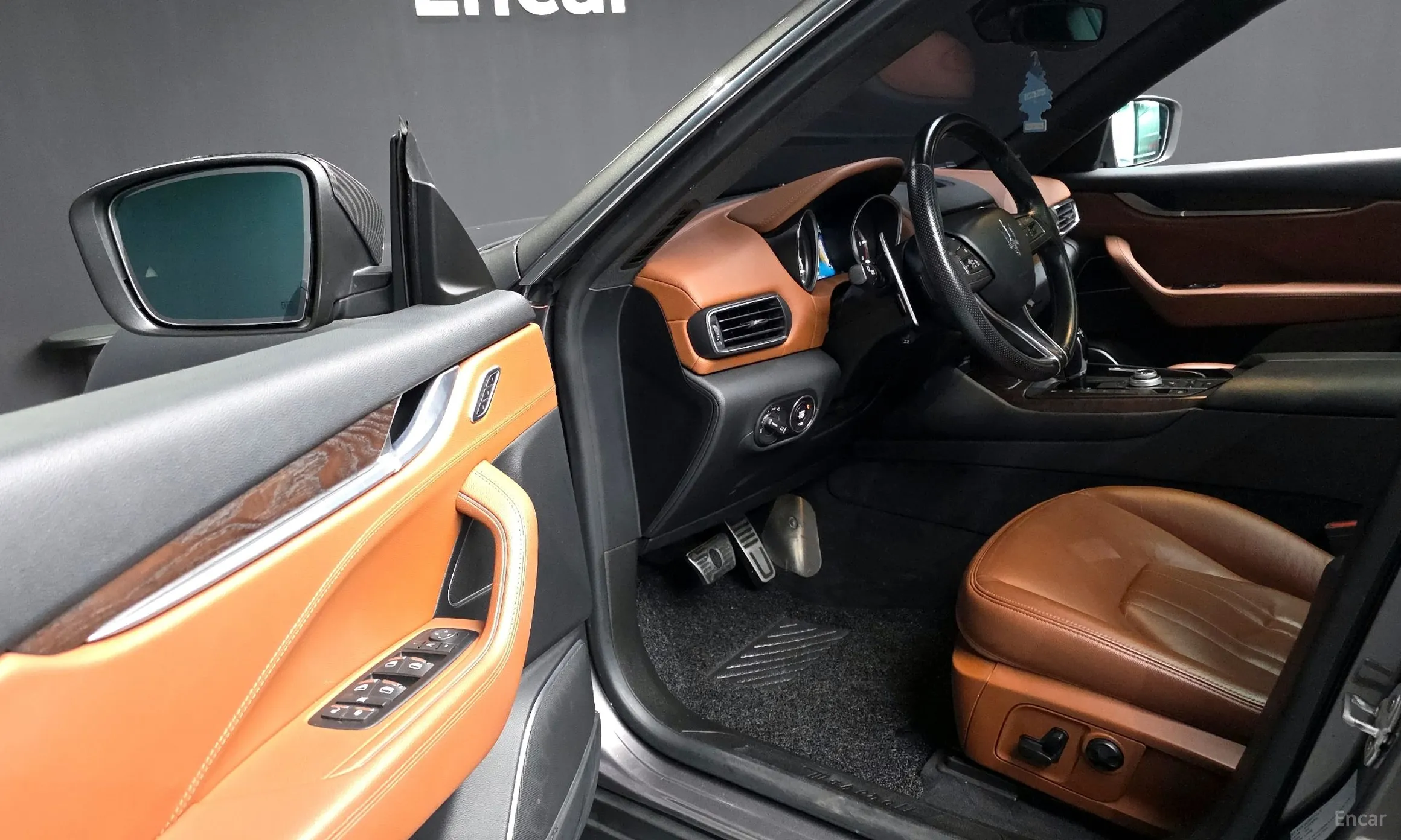 Maserati Levante превью 10