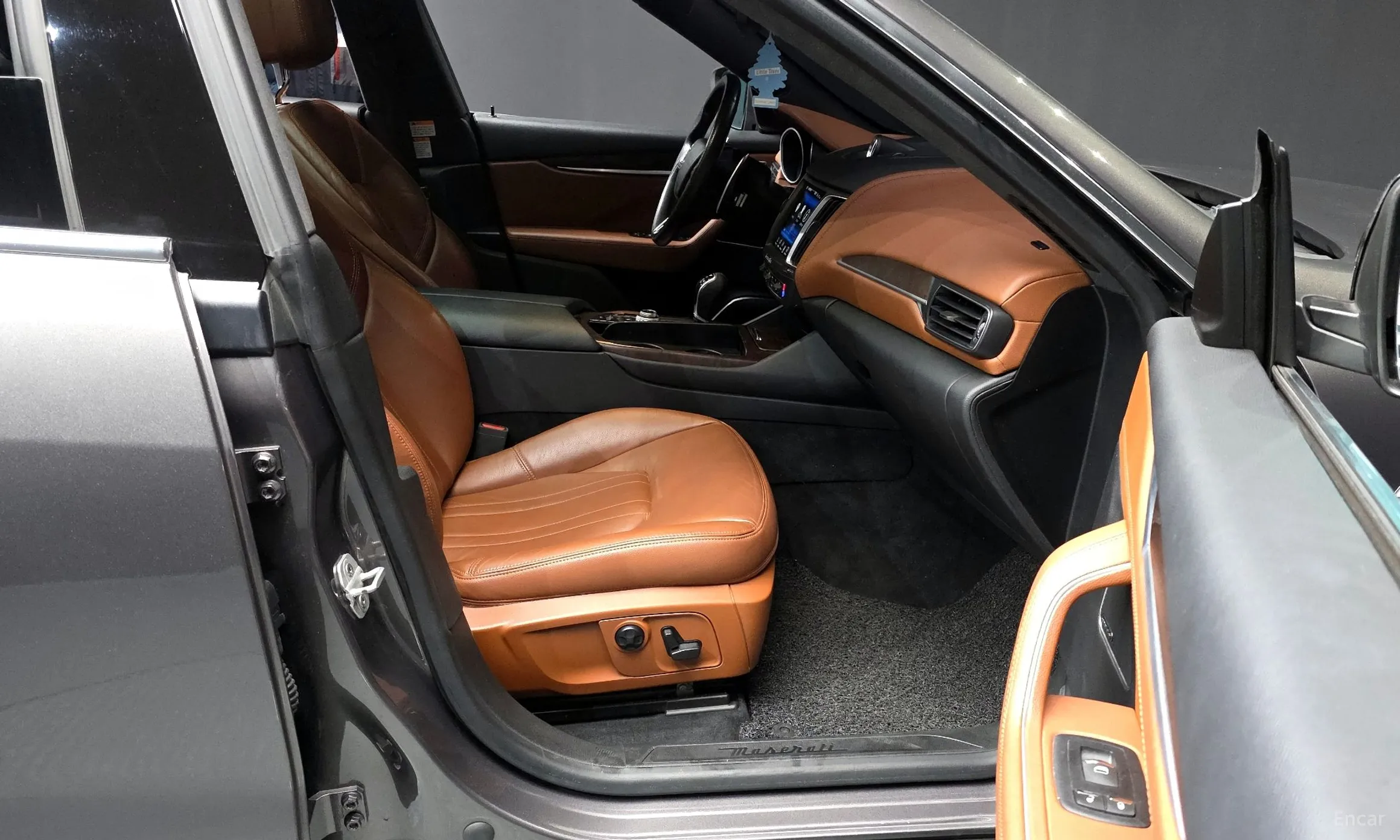 Maserati Levante превью 11