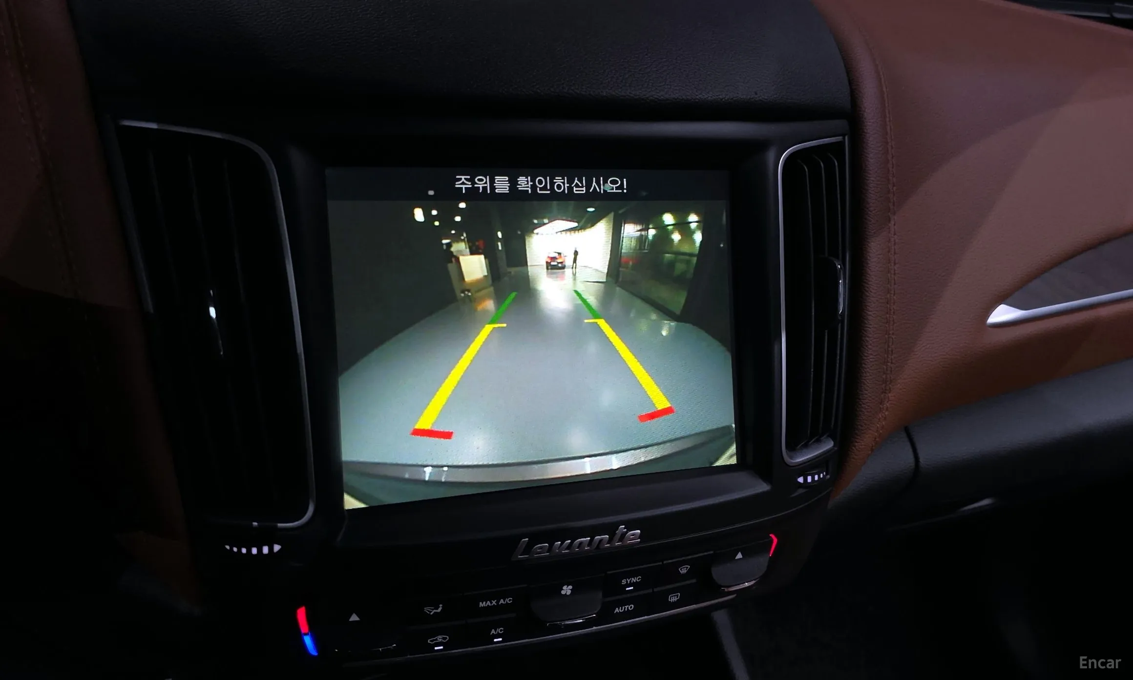 Maserati Levante превью 15
